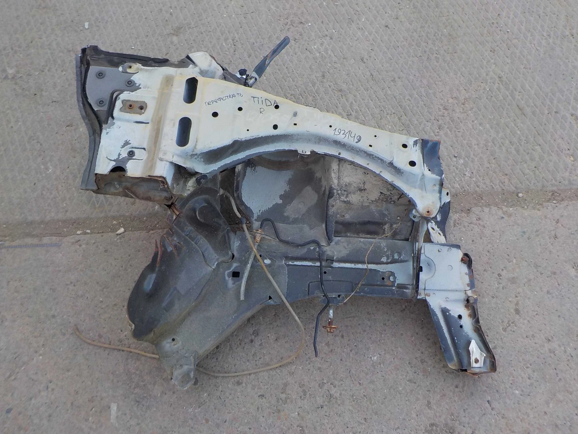 лонжерон NISSAN TIIDA
