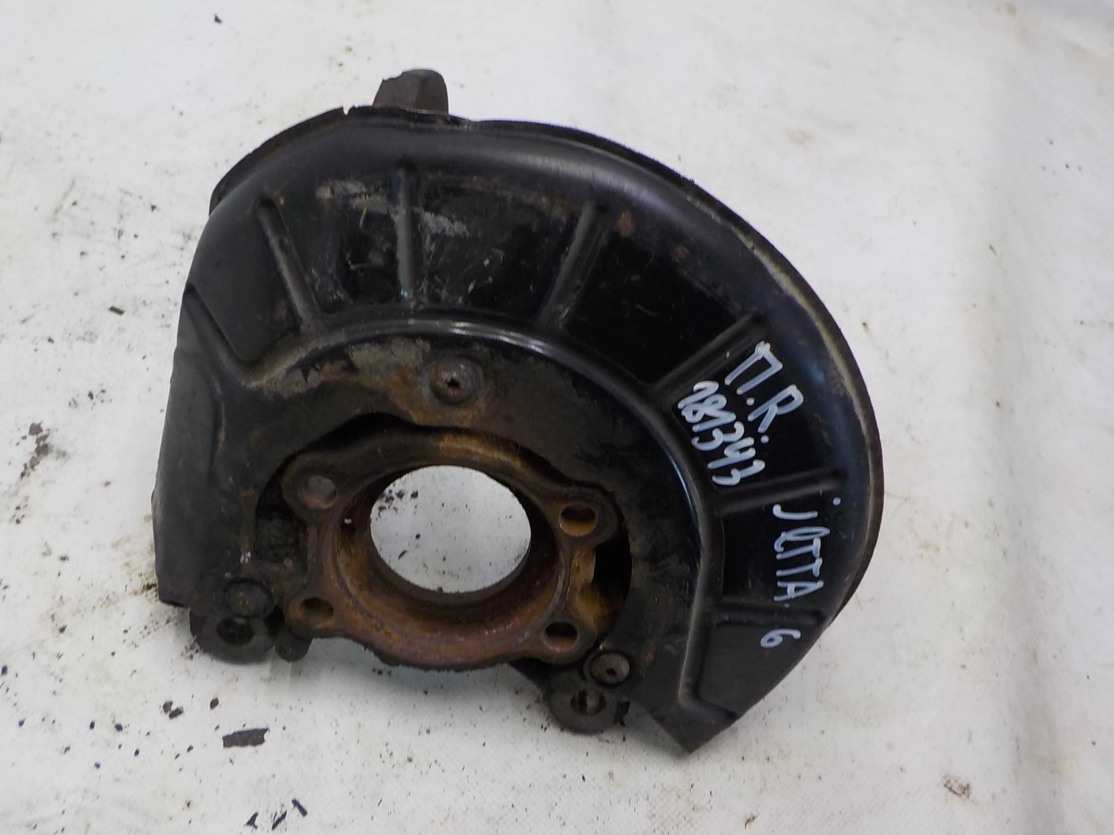 кулак поворотный VOLKSWAGEN JETTA