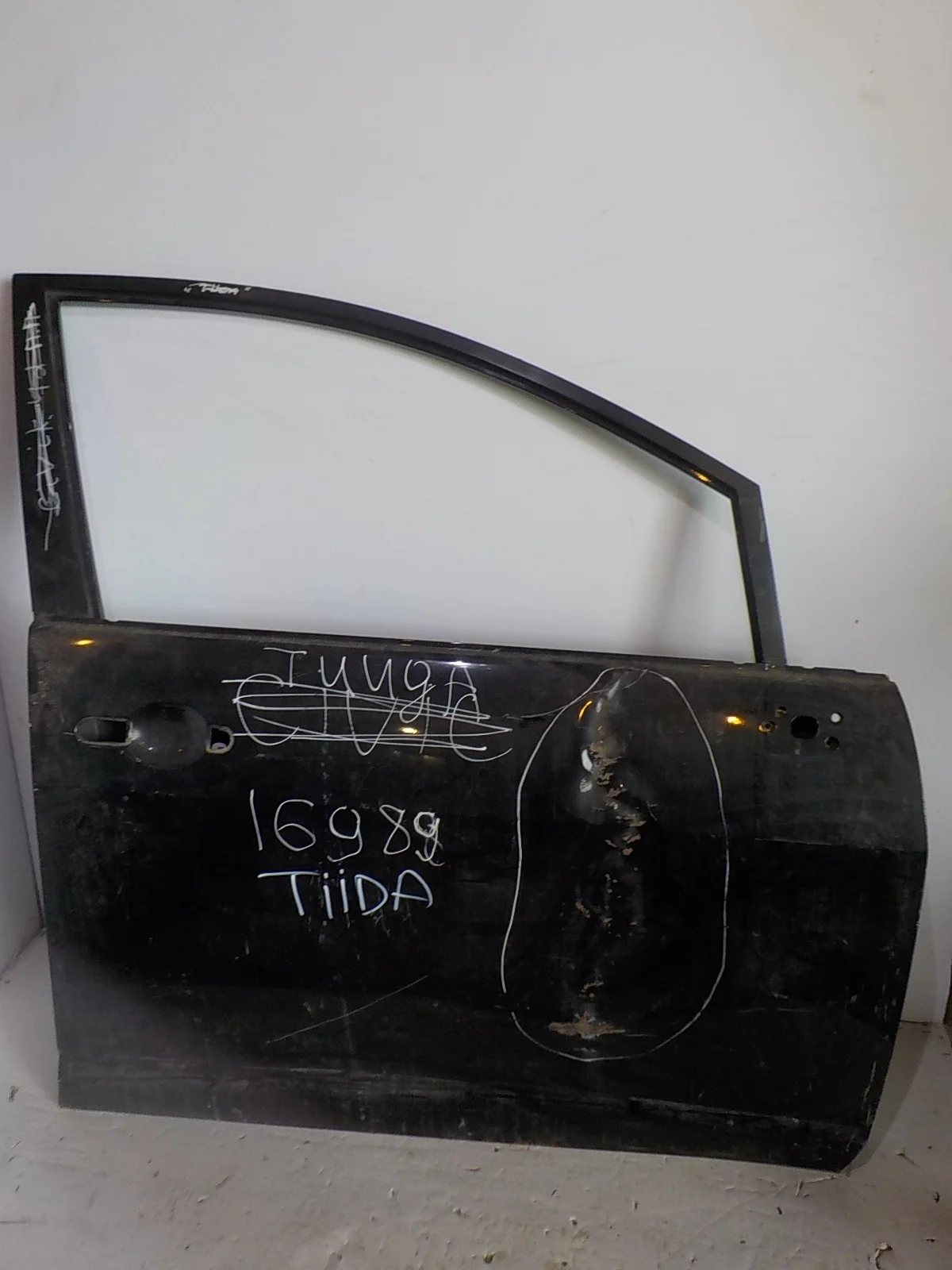 дверь NISSAN TIIDA