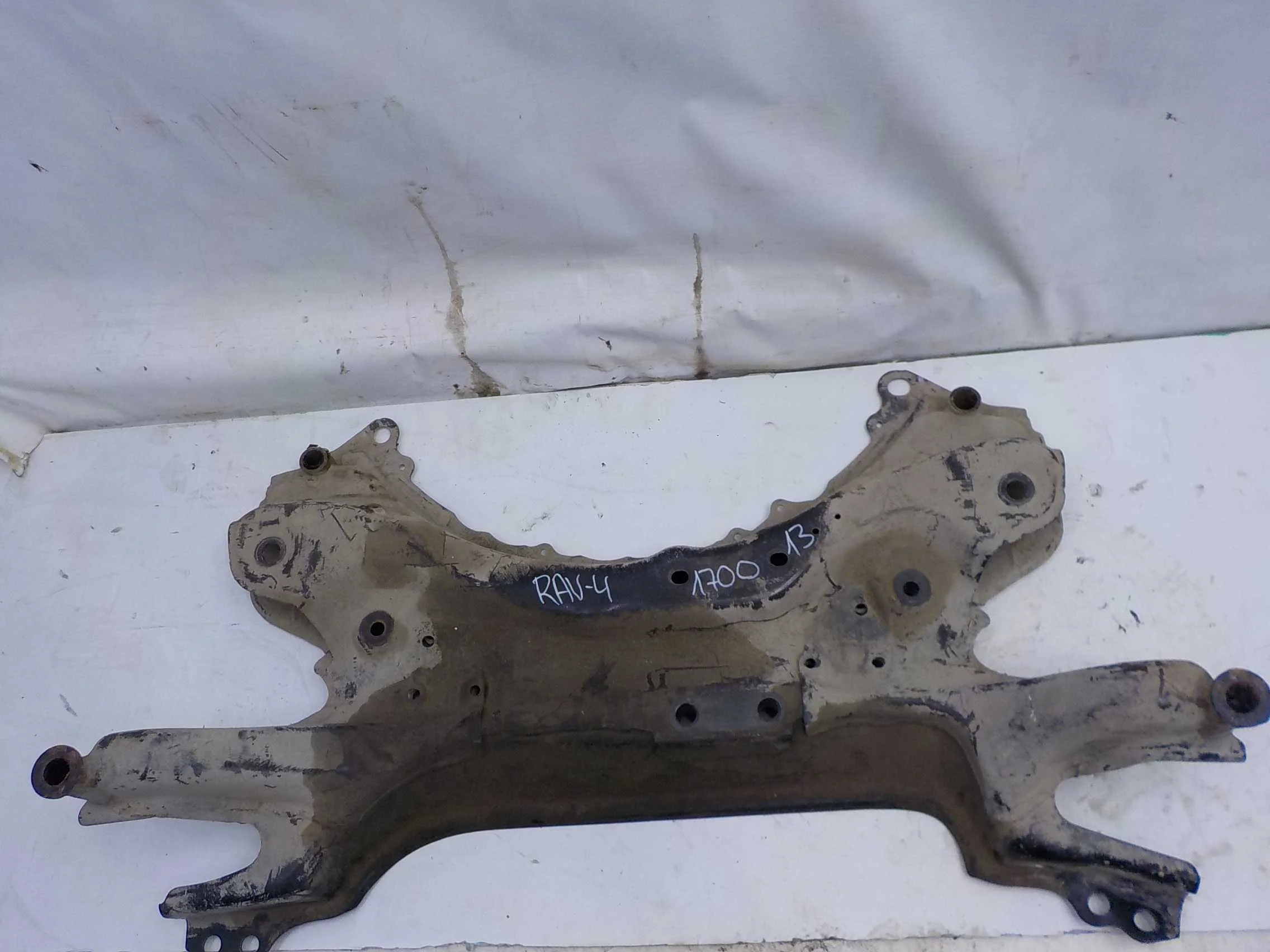 балка под двс TOYOTA RAV4