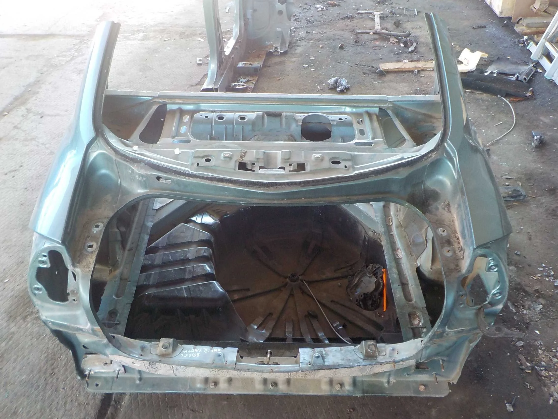 задняя панель кузова RENAULT MEGANE 2