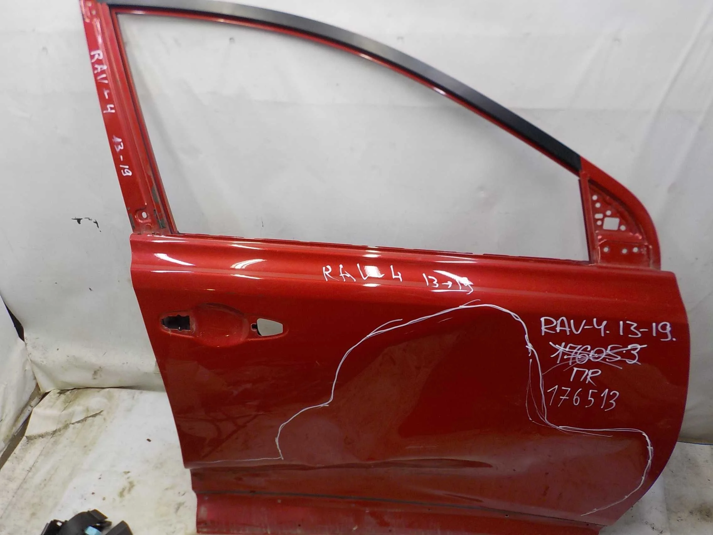 дверь TOYOTA RAV4