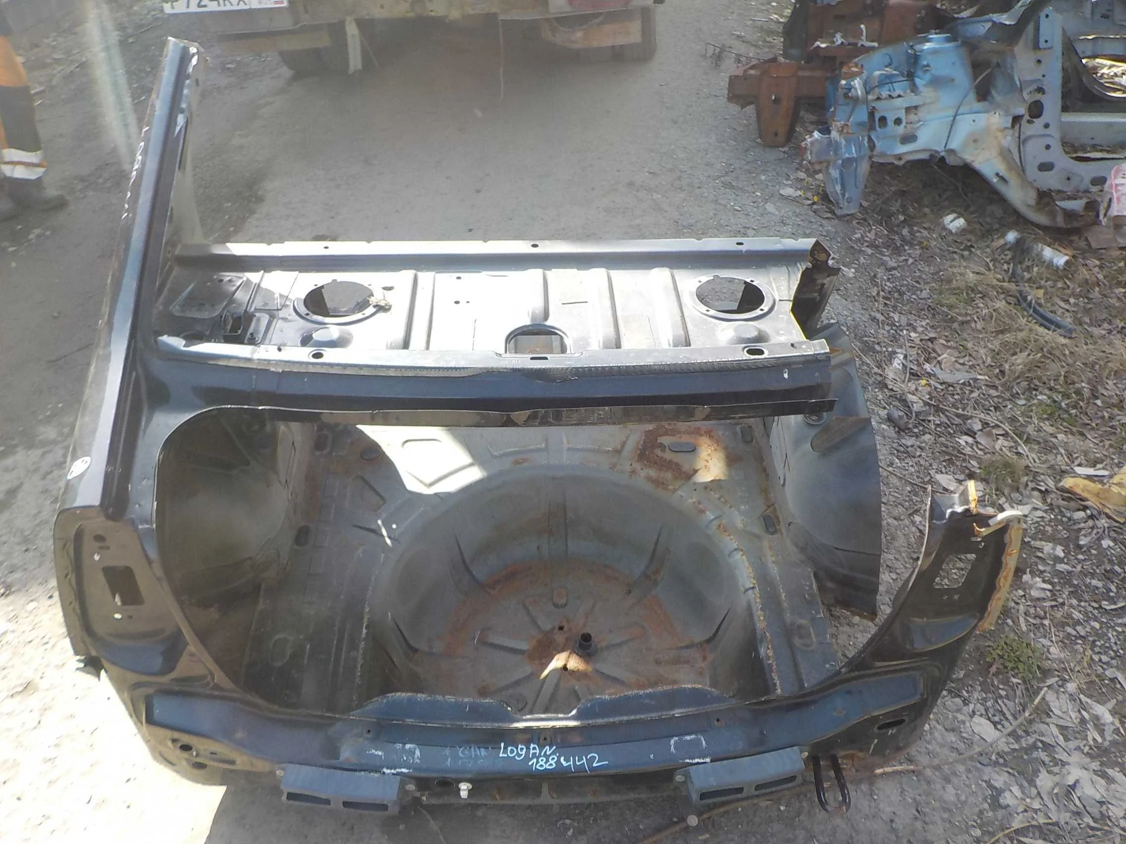 задняя панель кузова RENAULT LOGAN