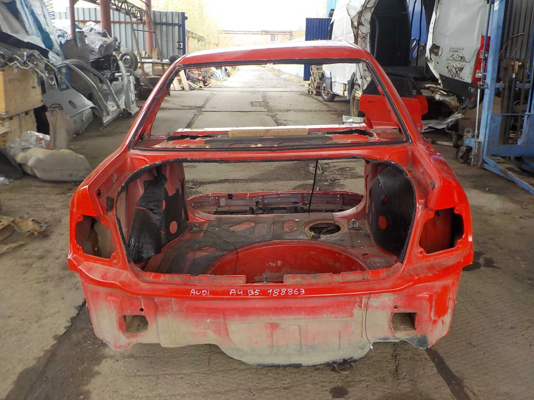 задняя панель кузова AUDI A4