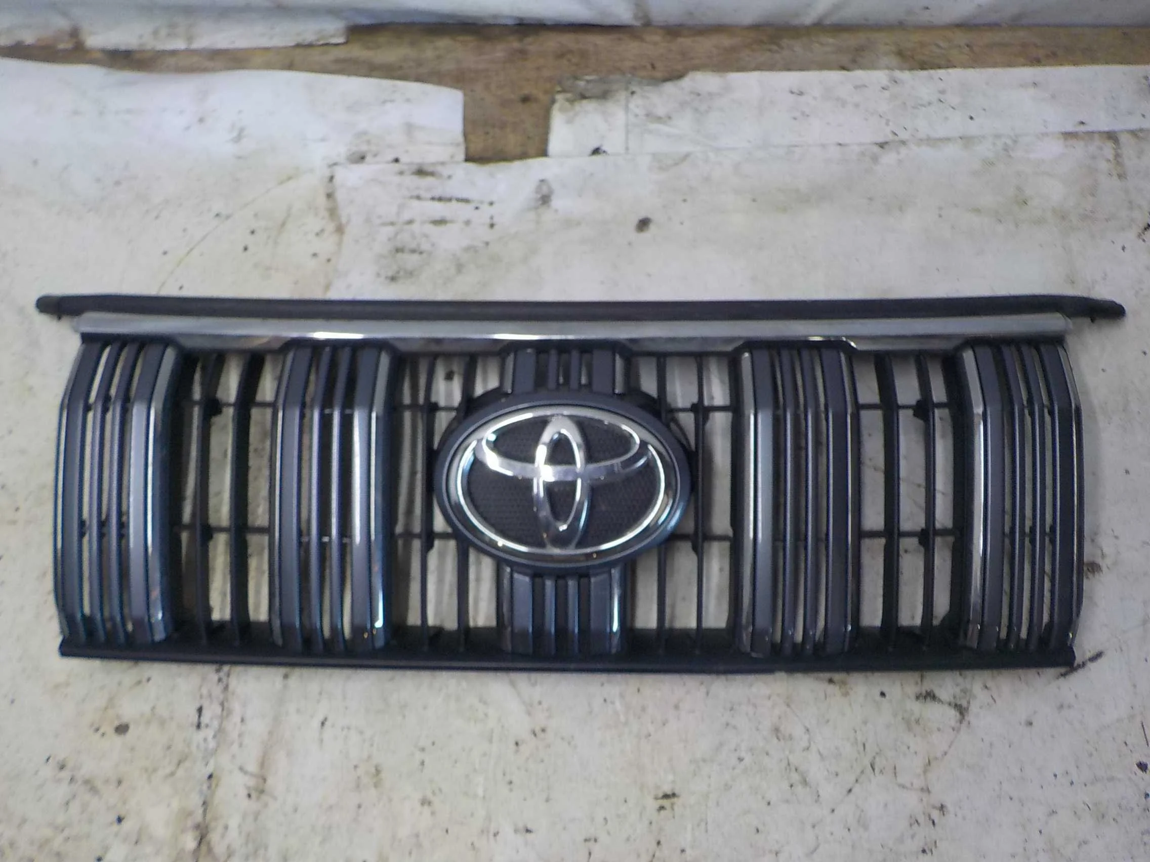 решетка радиатора TOYOTA LAND CRUISER