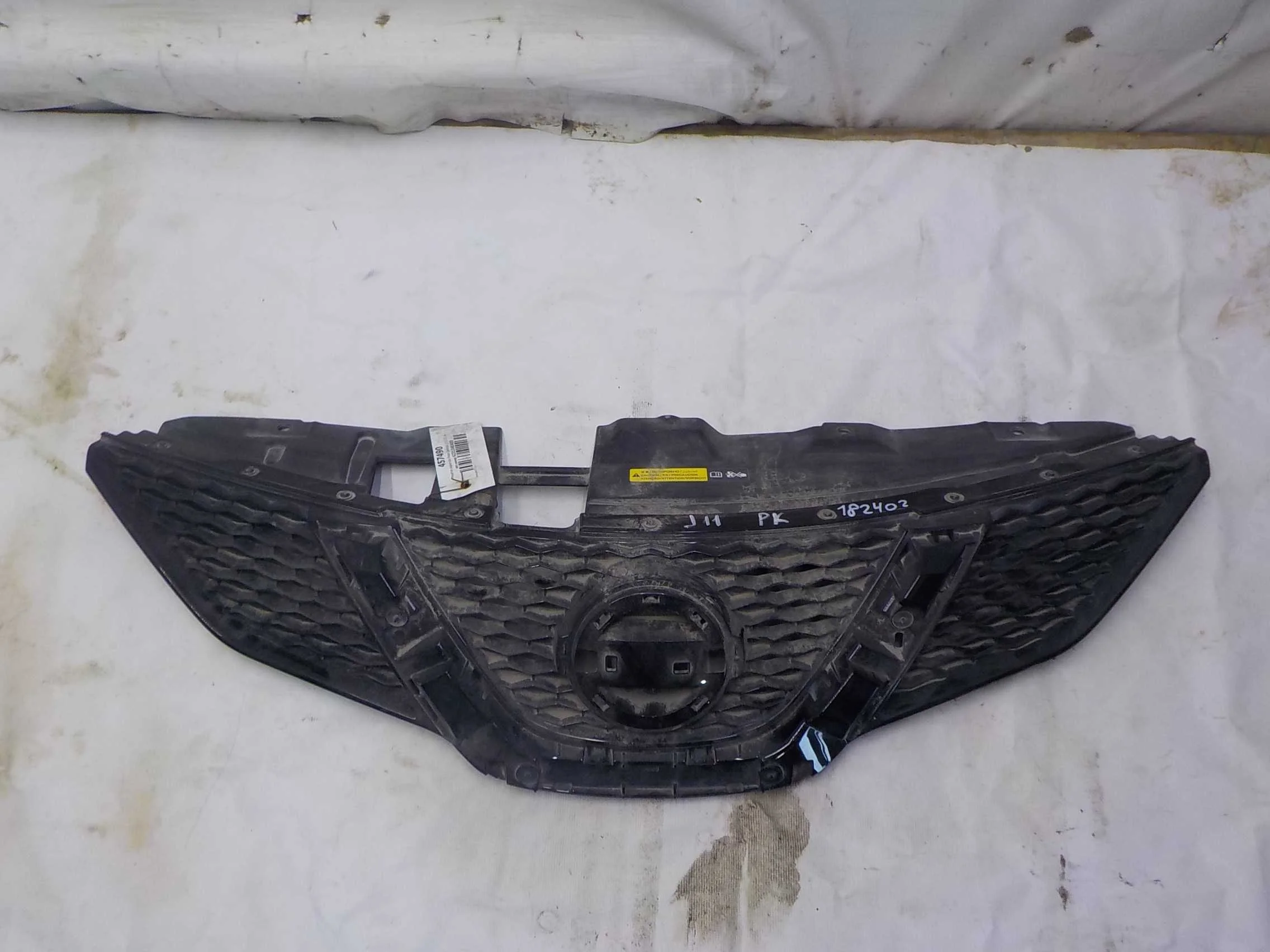 решетка радиатора NISSAN QASHQAI