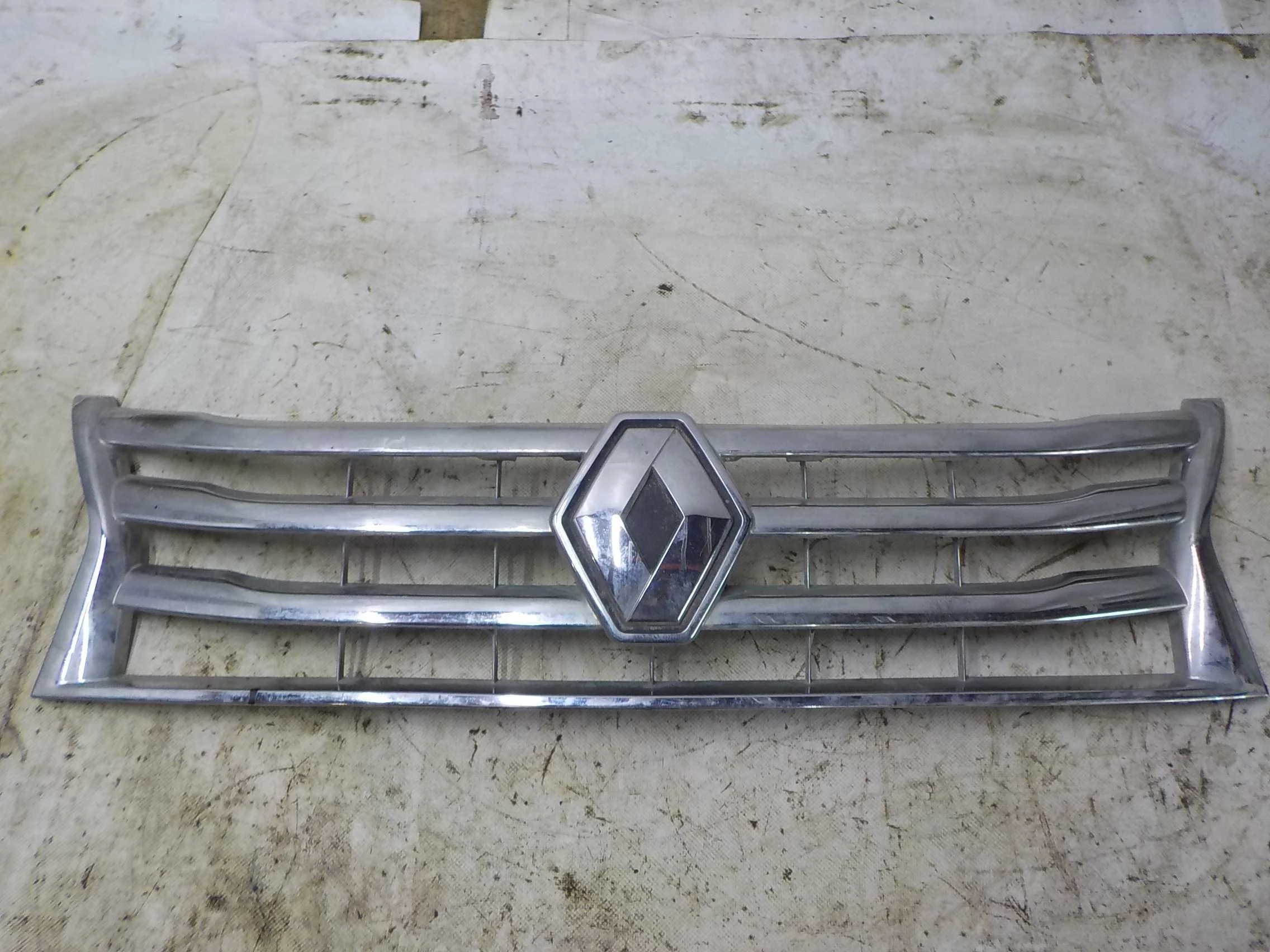 решетка радиатора RENAULT duster