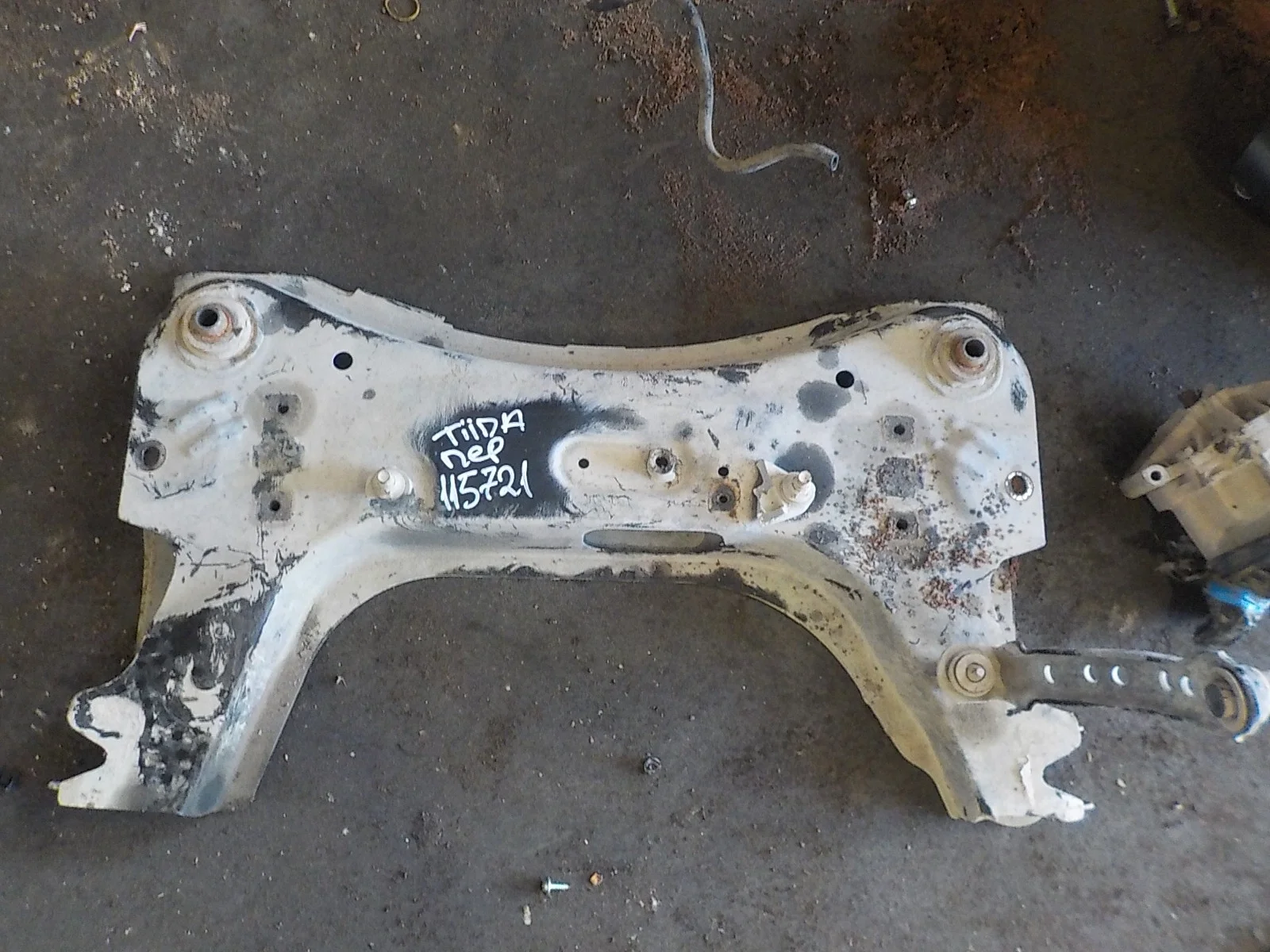 подрамник NISSAN TIIDA