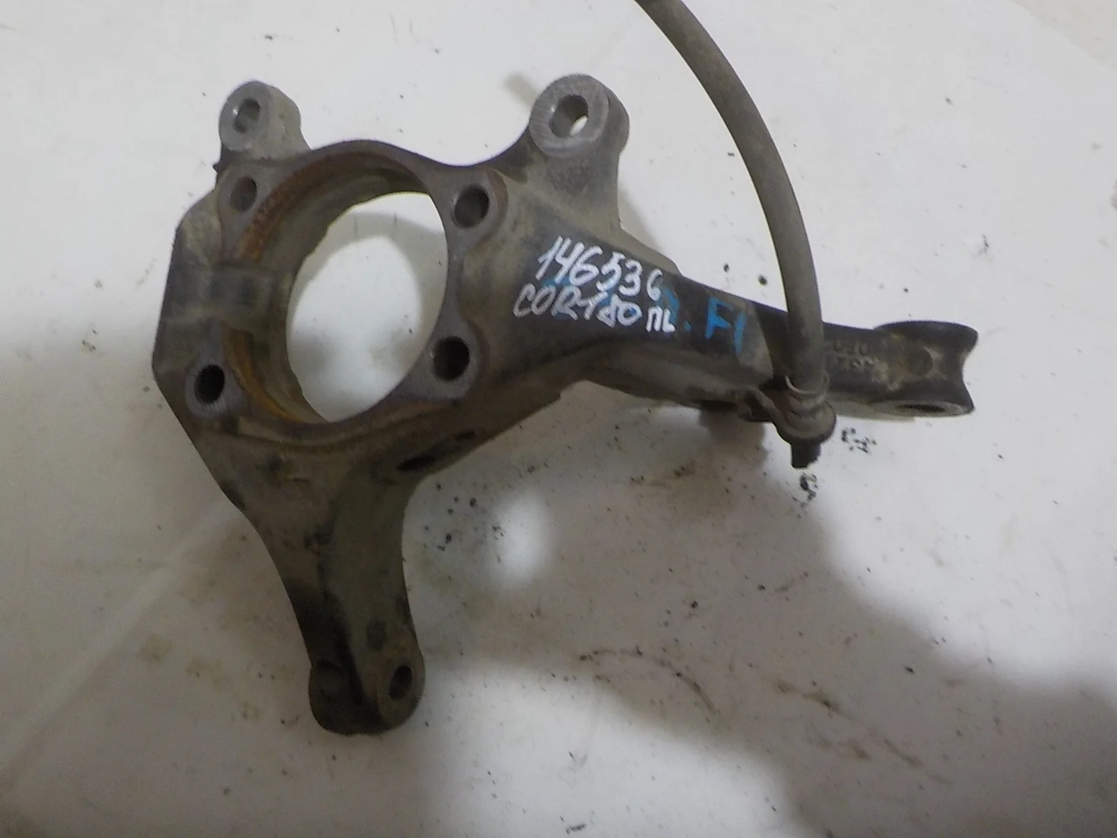 кулак поворотный TOYOTA COROLLA 180