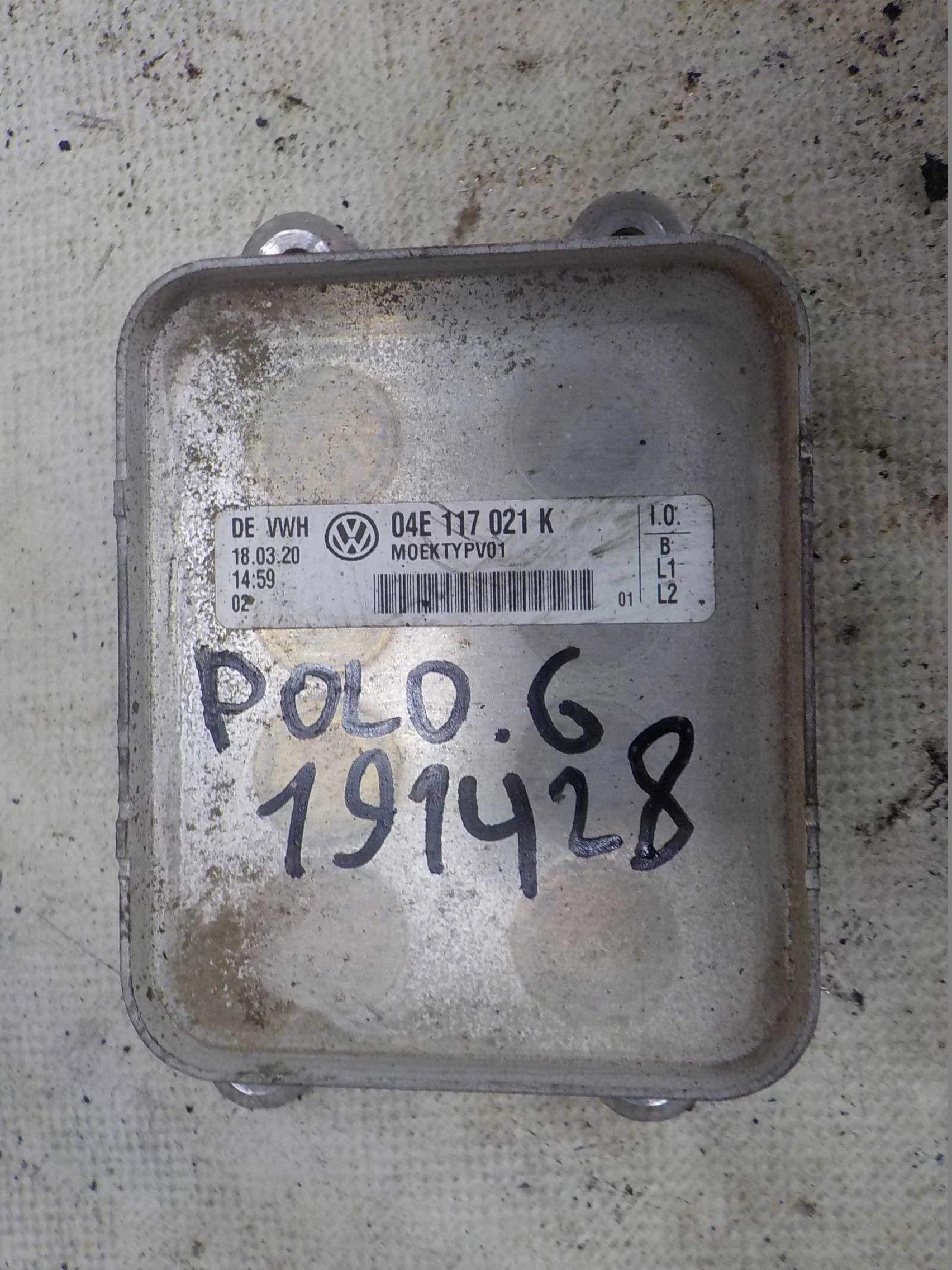 радиатор масляный VOLKSWAGEN POLO