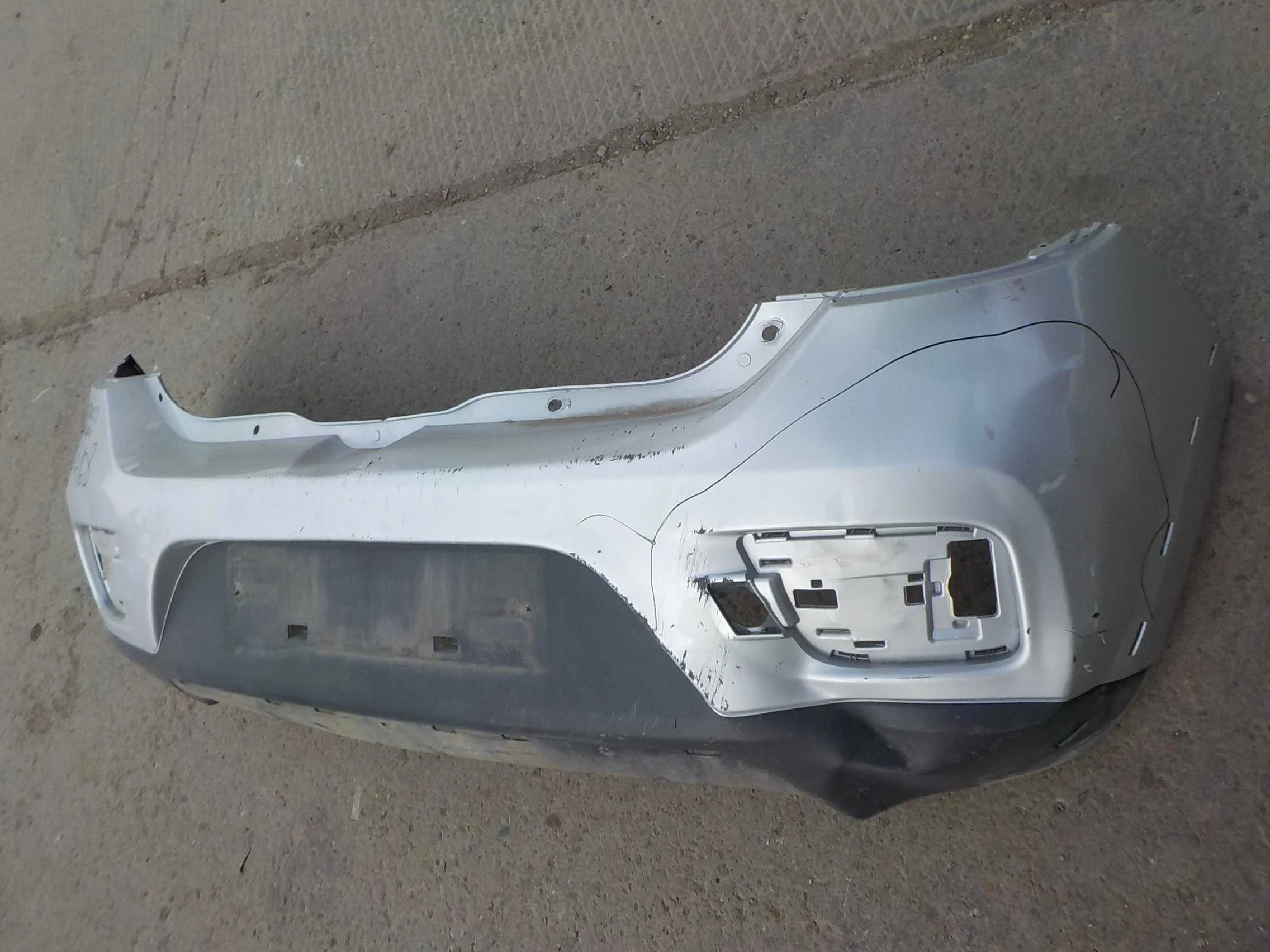 бампер RENAULT SANDERO
