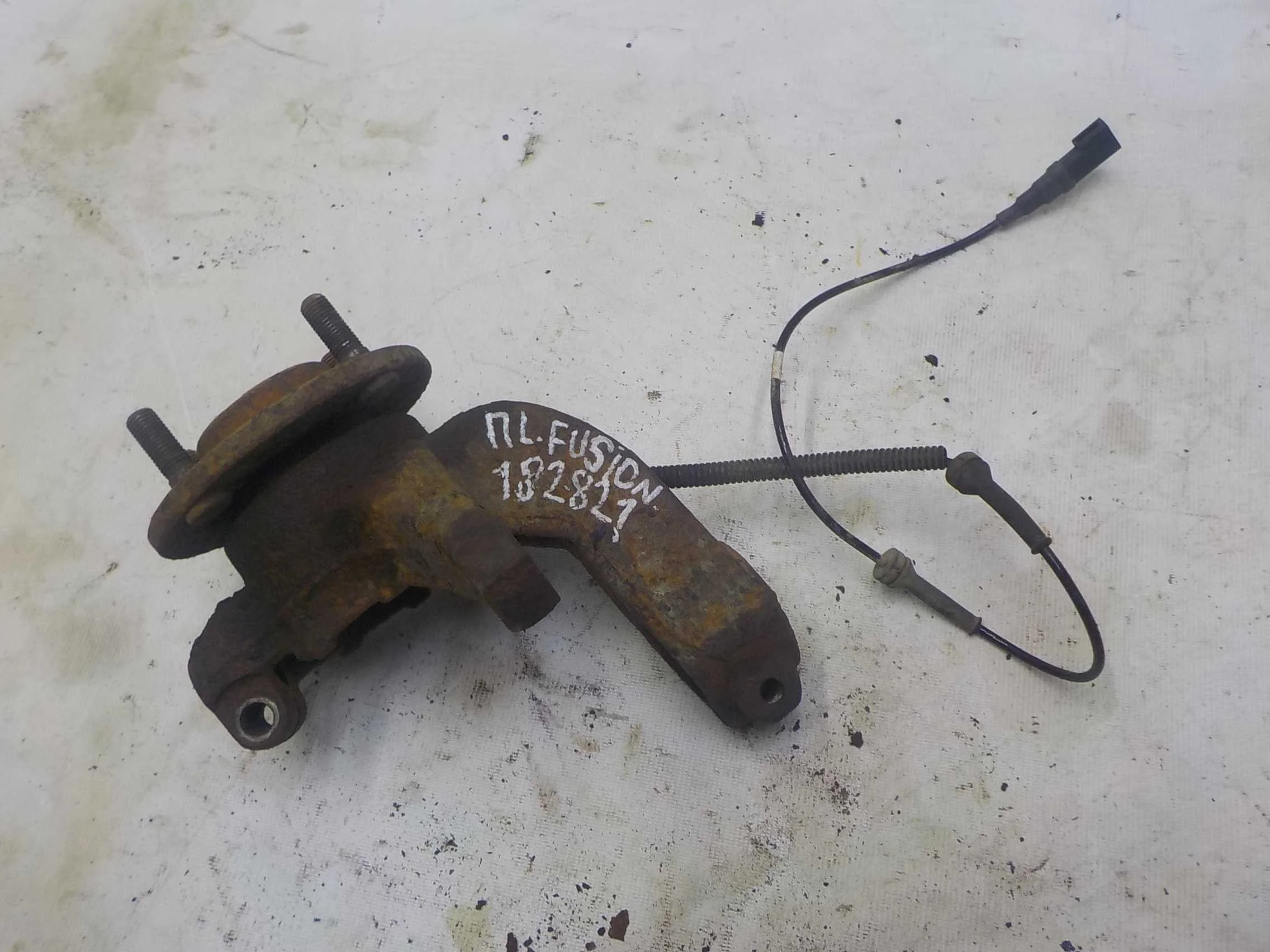 кулак поворотный FORD FUSION