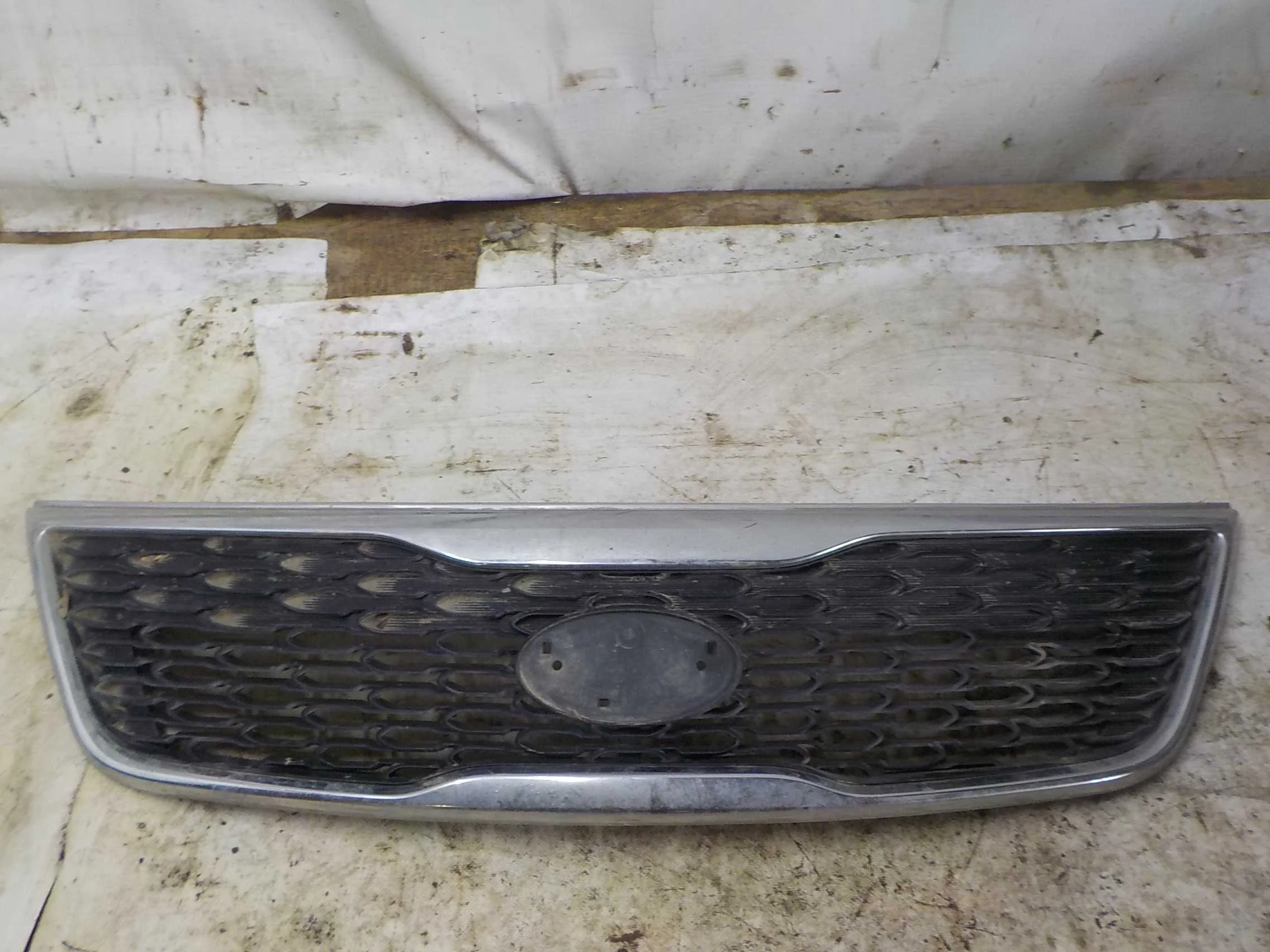 решетка радиатора KIA SORENTO