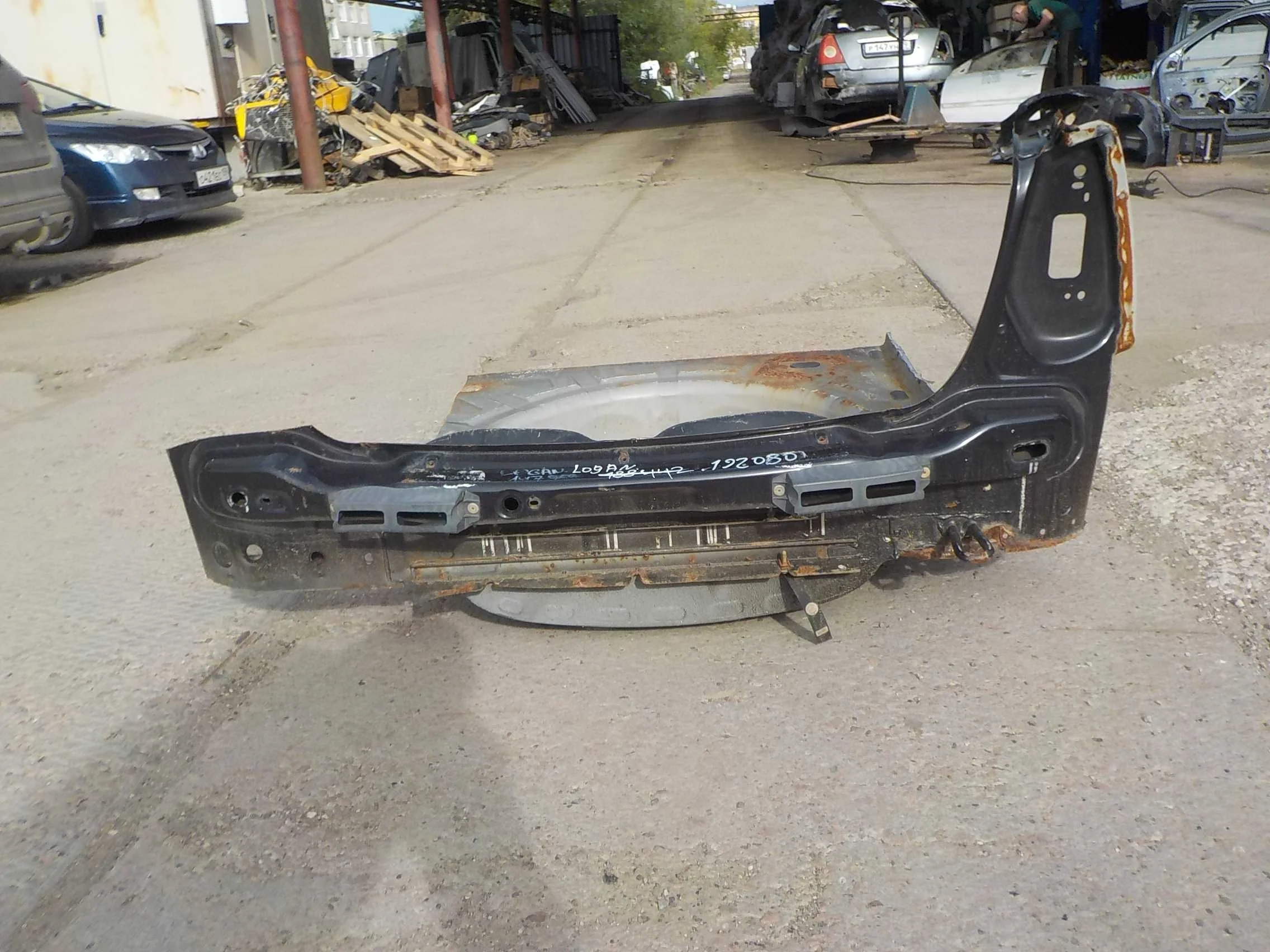 задняя панель кузова RENAULT LOGAN