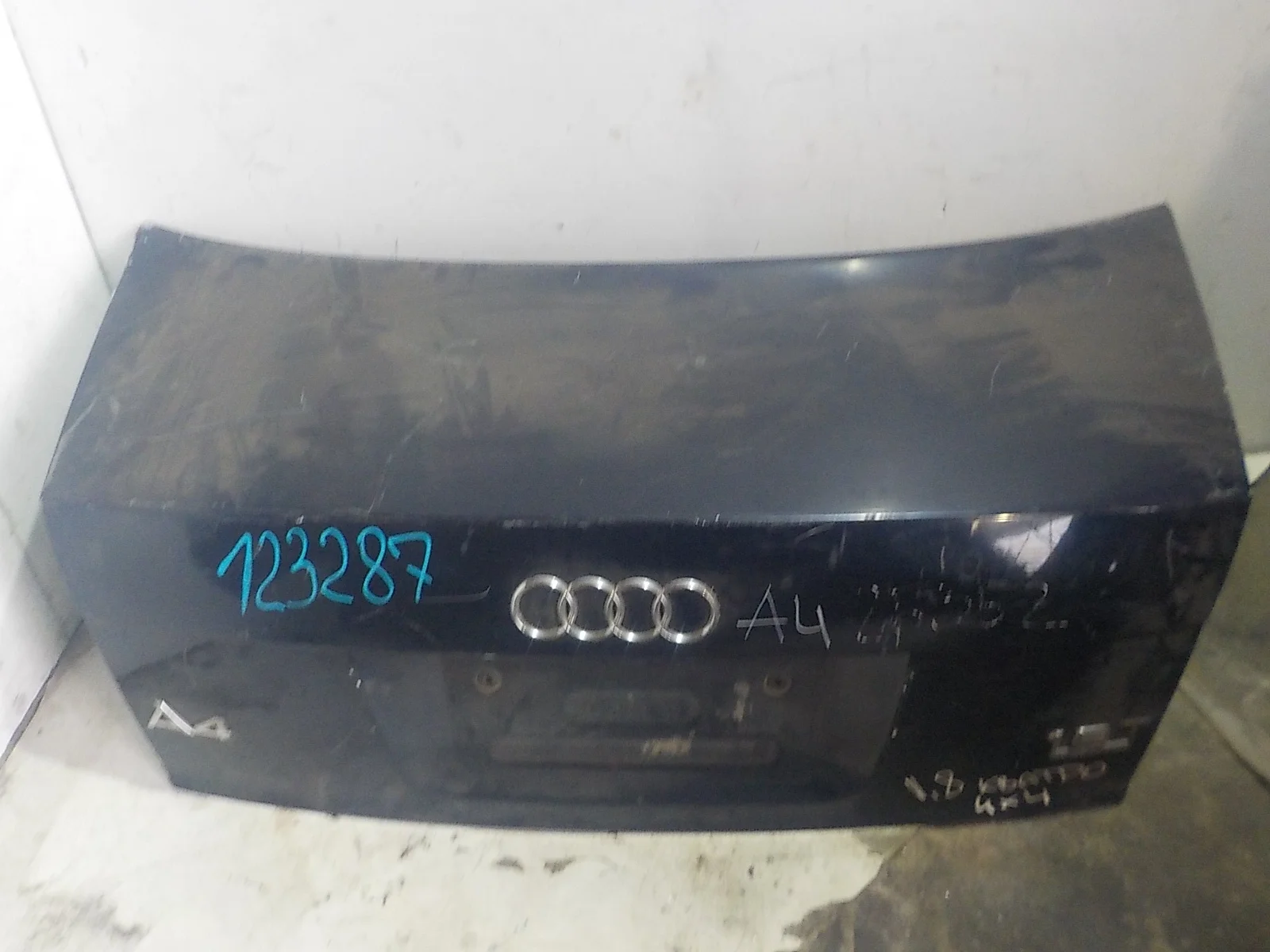 крышка багажника AUDI A4