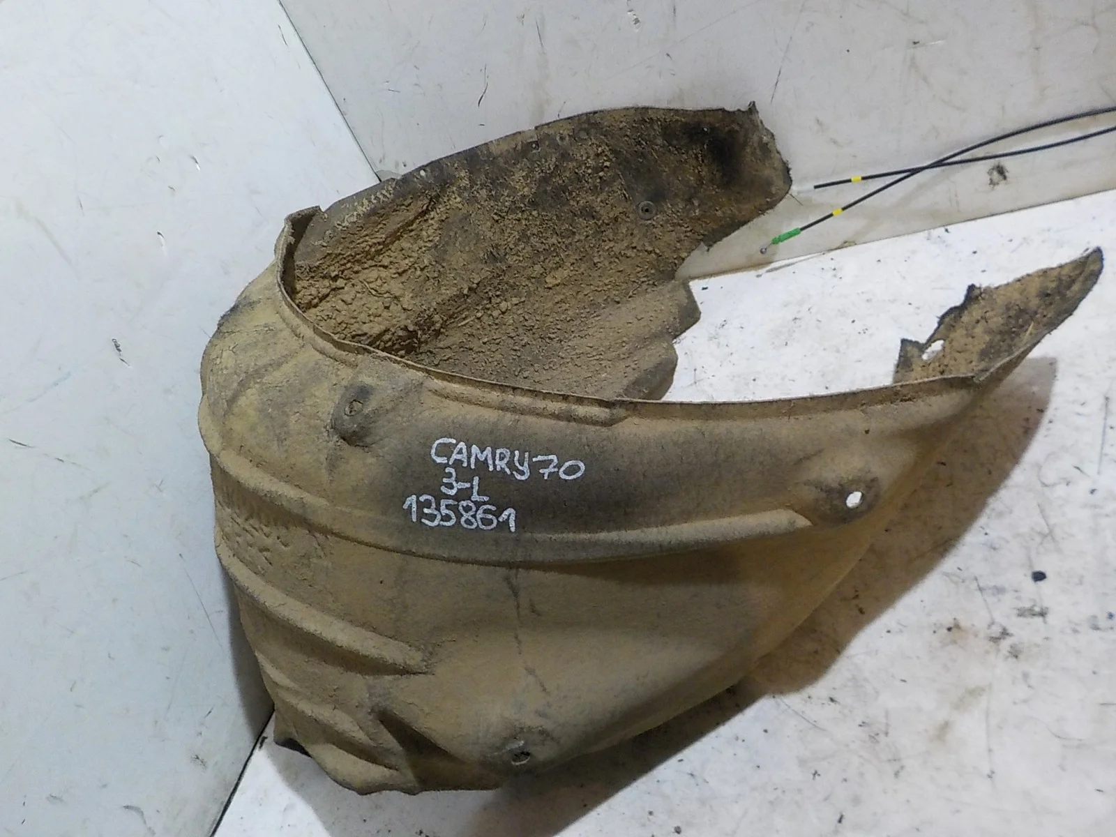 подкрылок TOYOTA CAMRY 70