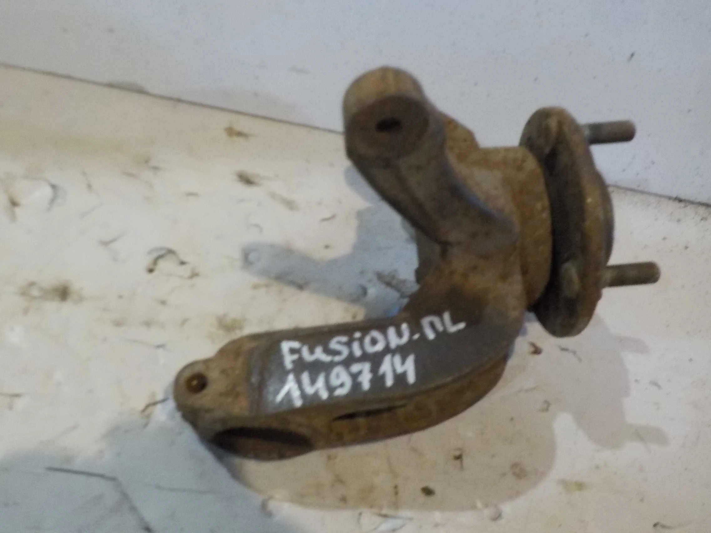 кулак поворотный FORD FUSION
