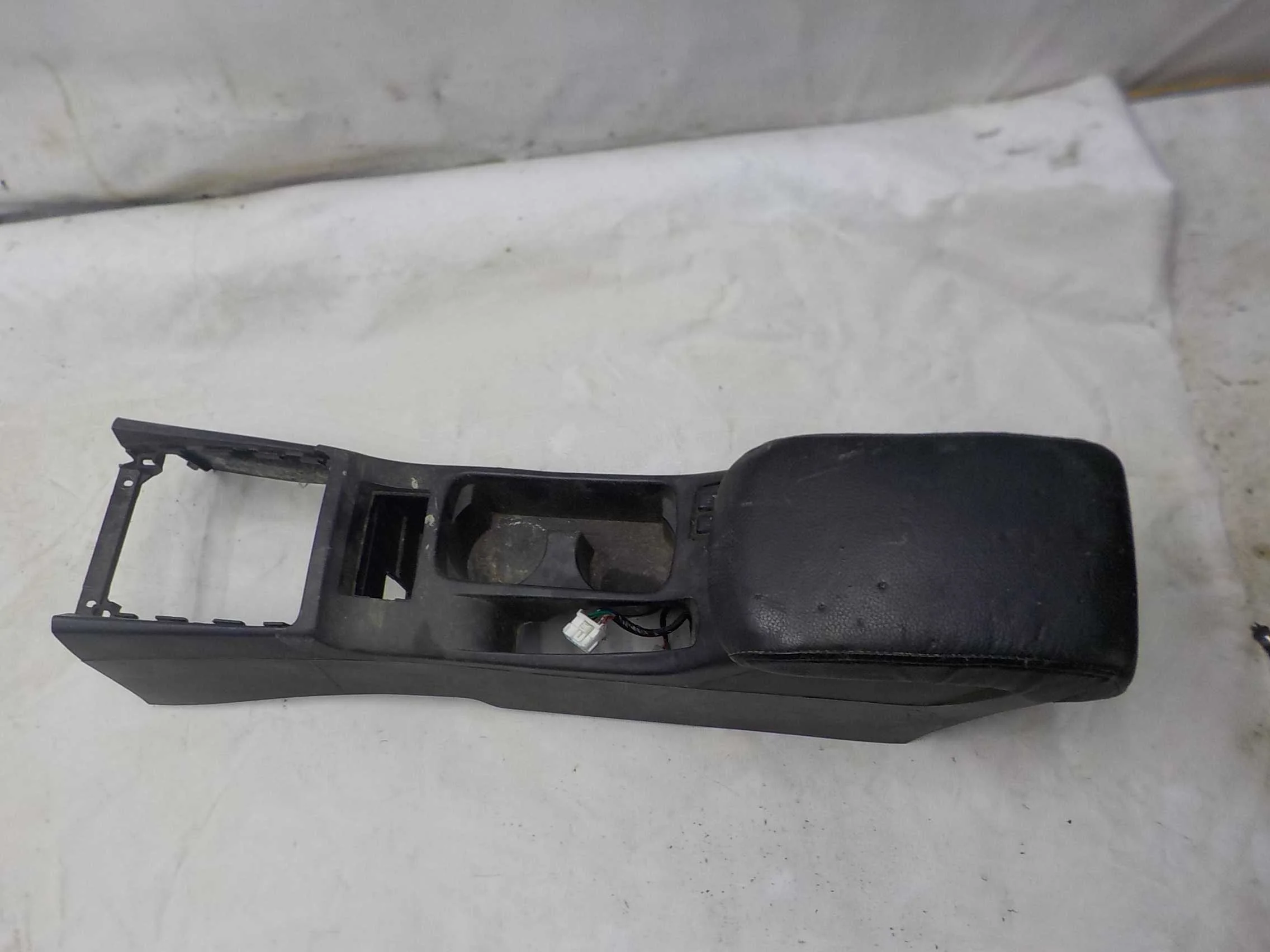 подлокотник MITSUBISHI LANCER
