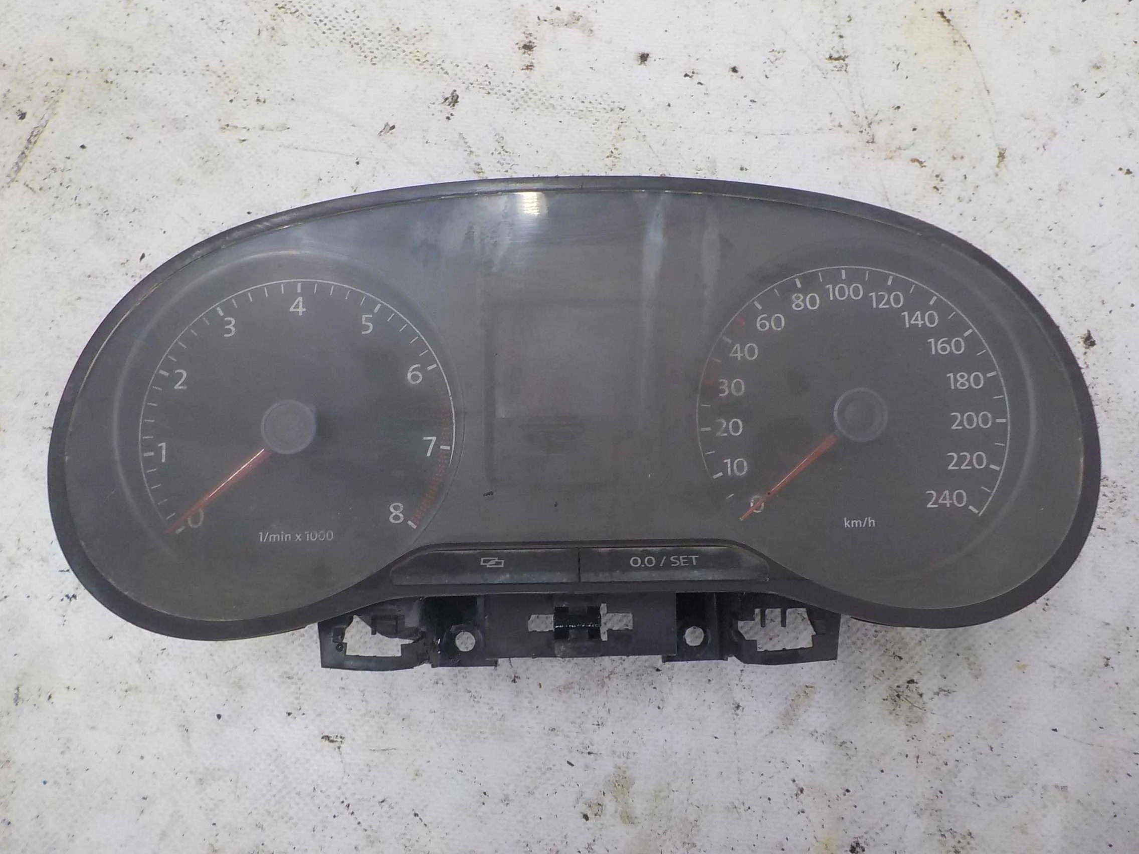 панель приборов VOLKSWAGEN POLO
