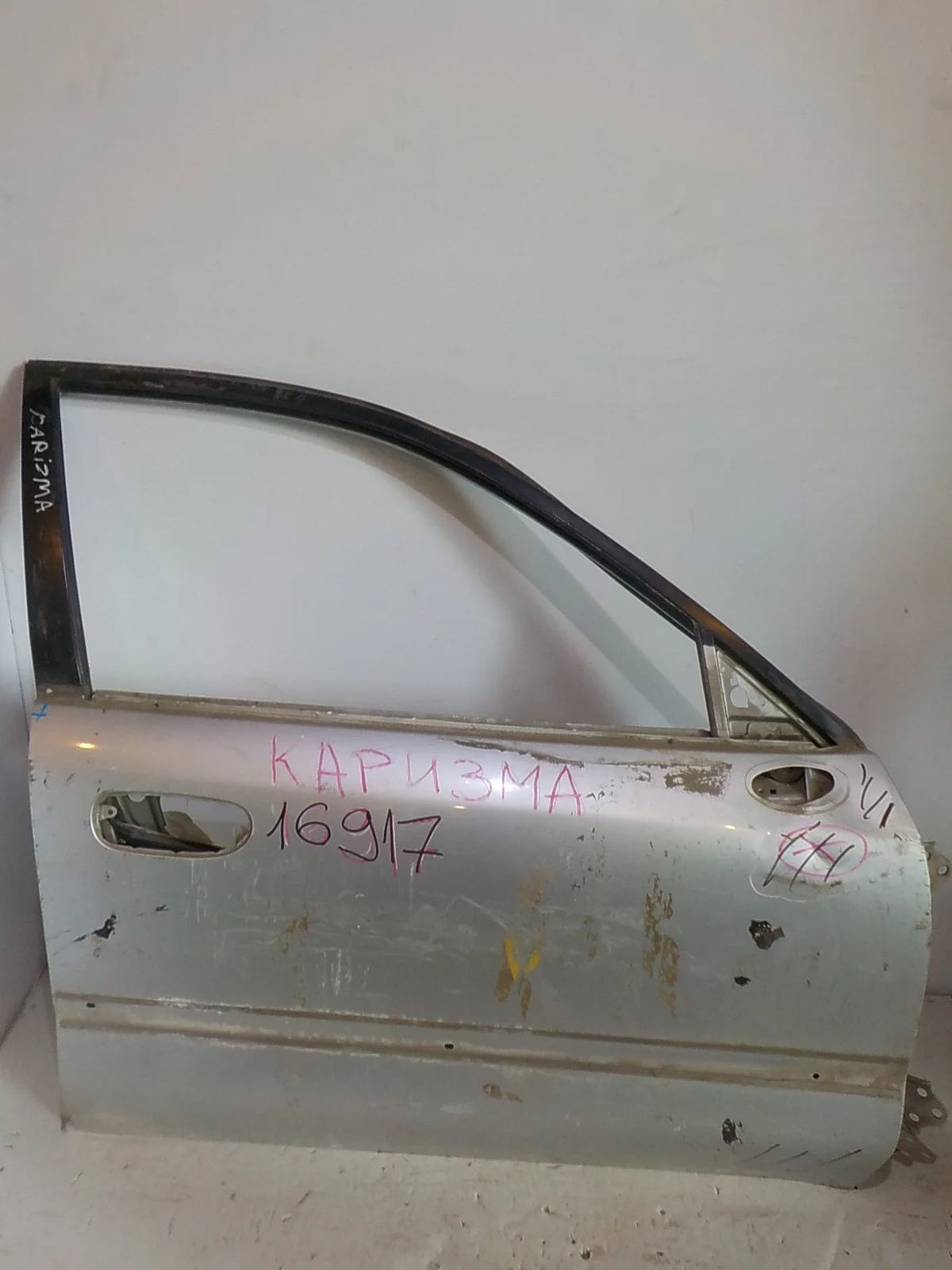 дверь MITSUBISHI CARISMA