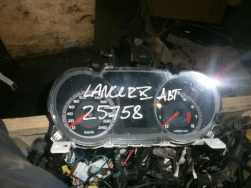 панель приборов MITSUBISHI LANCER