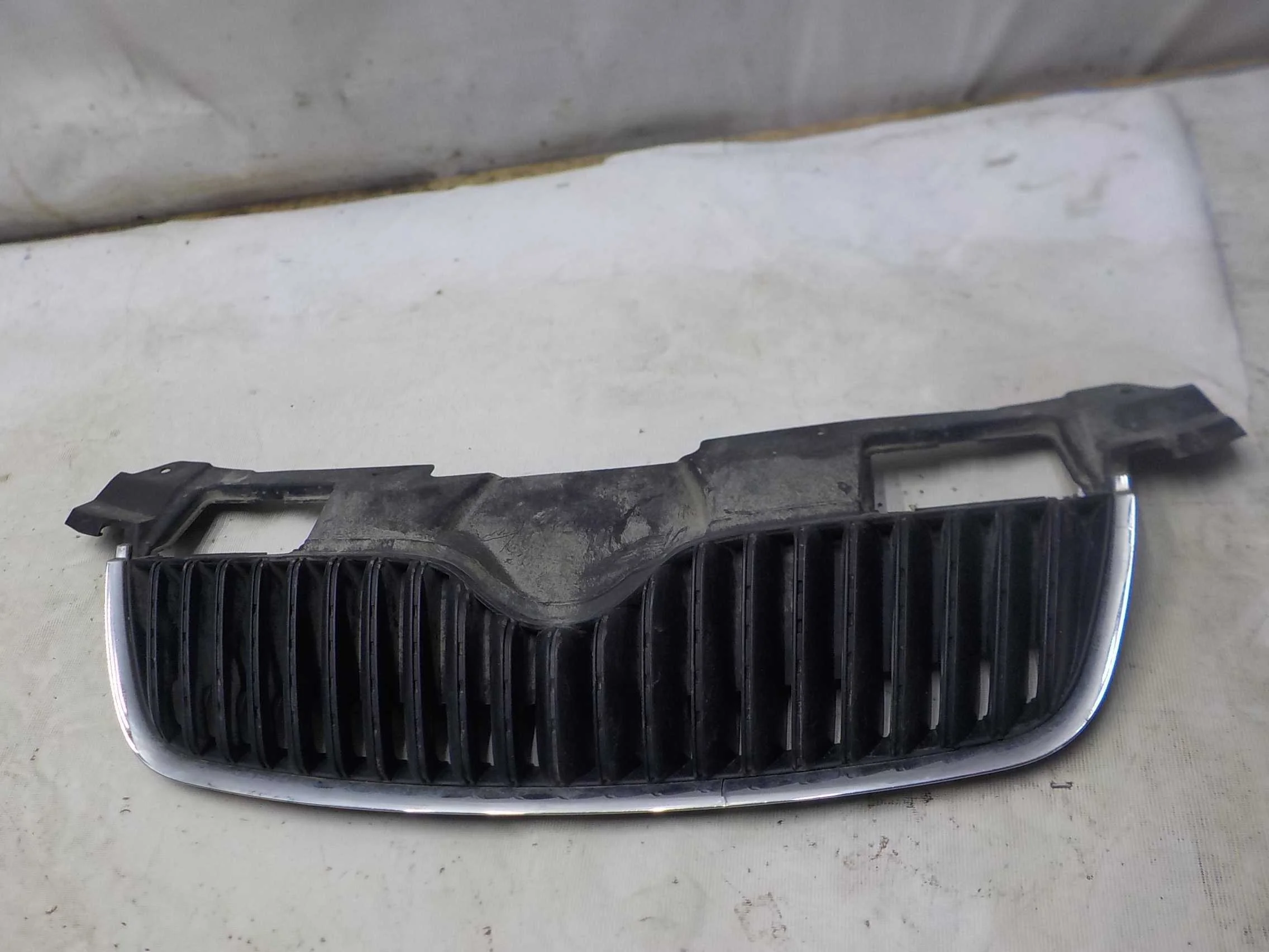 решетка радиатора SKODA FABIA