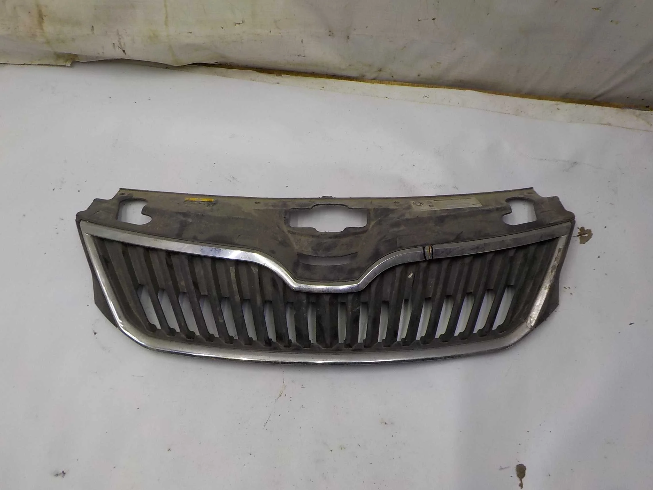 решетка радиатора SKODA RAPID