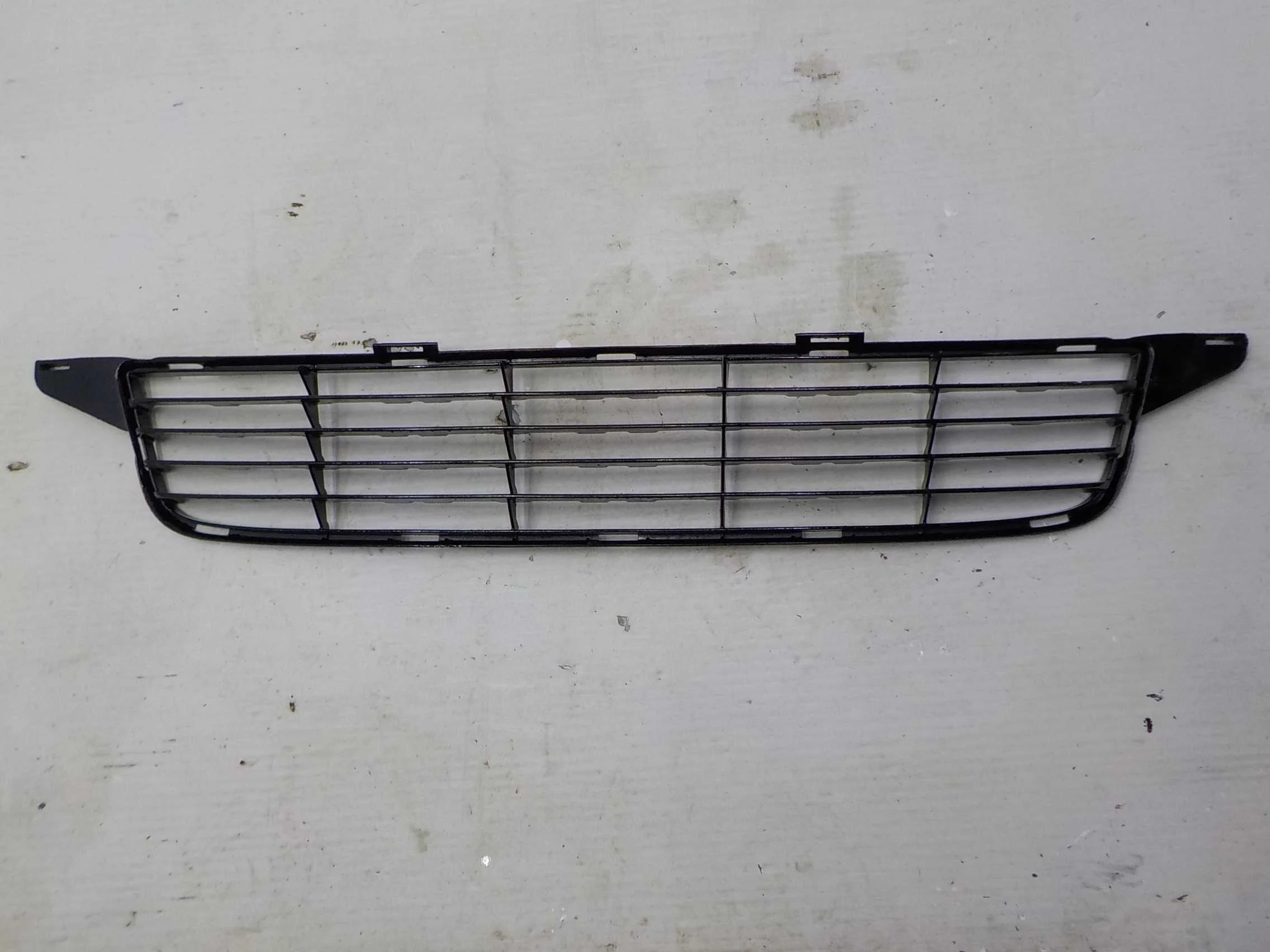 решетка бампера TOYOTA AVENSIS
