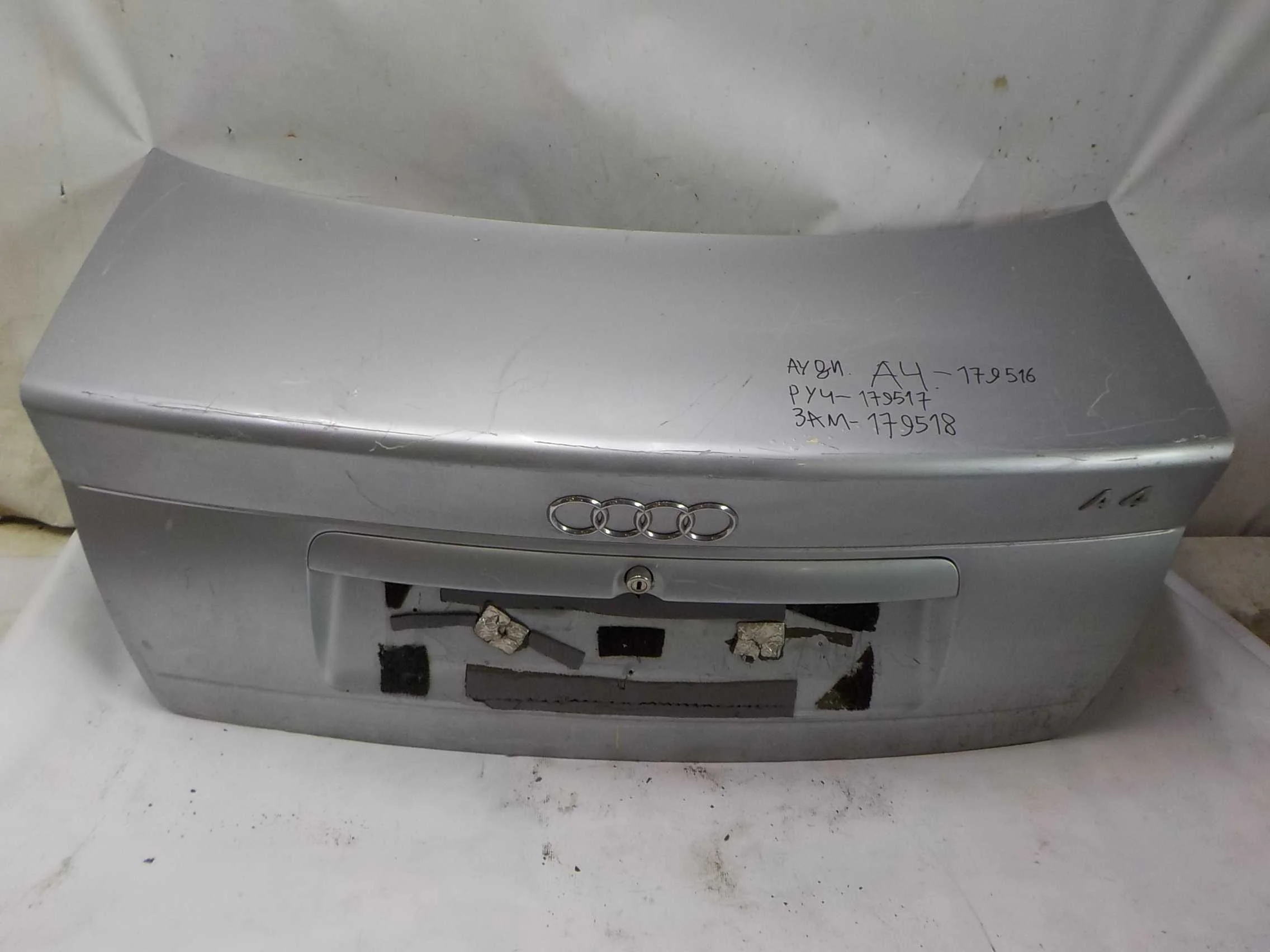 крышка багажника AUDI A4
