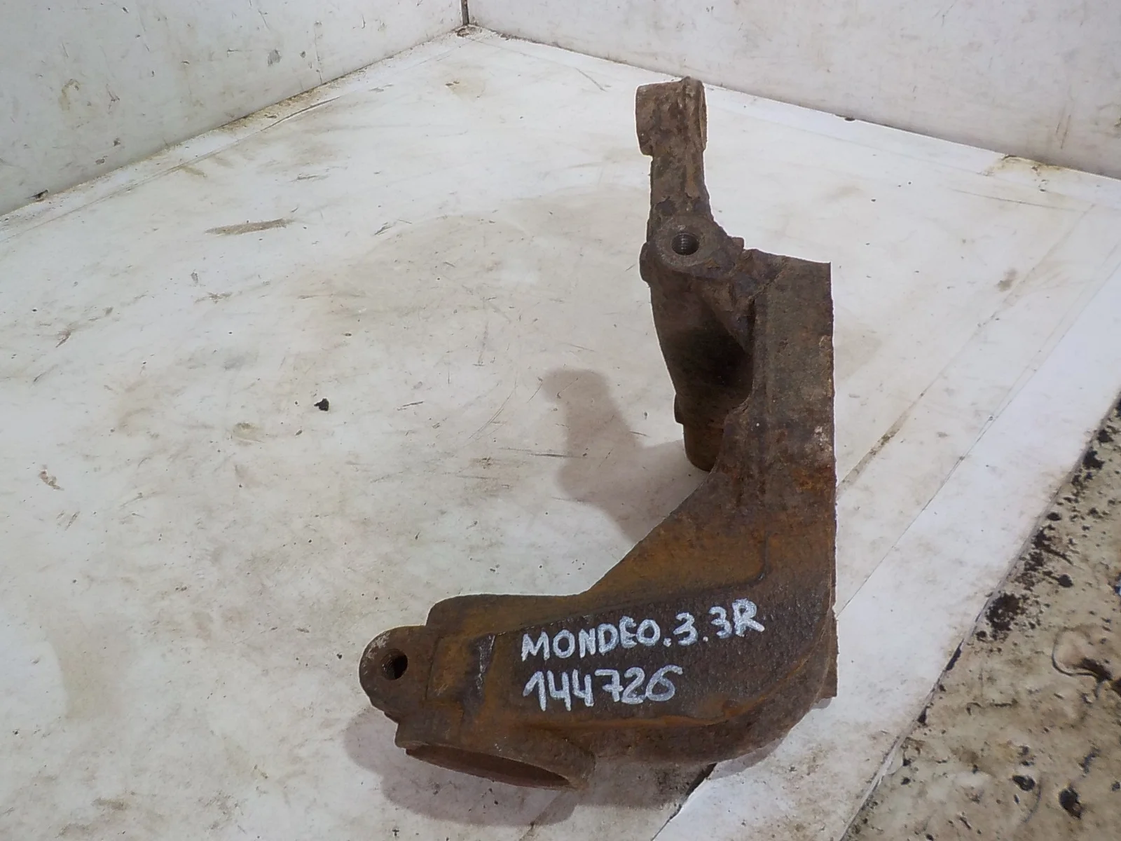 кулак поворотный FORD MONDEO