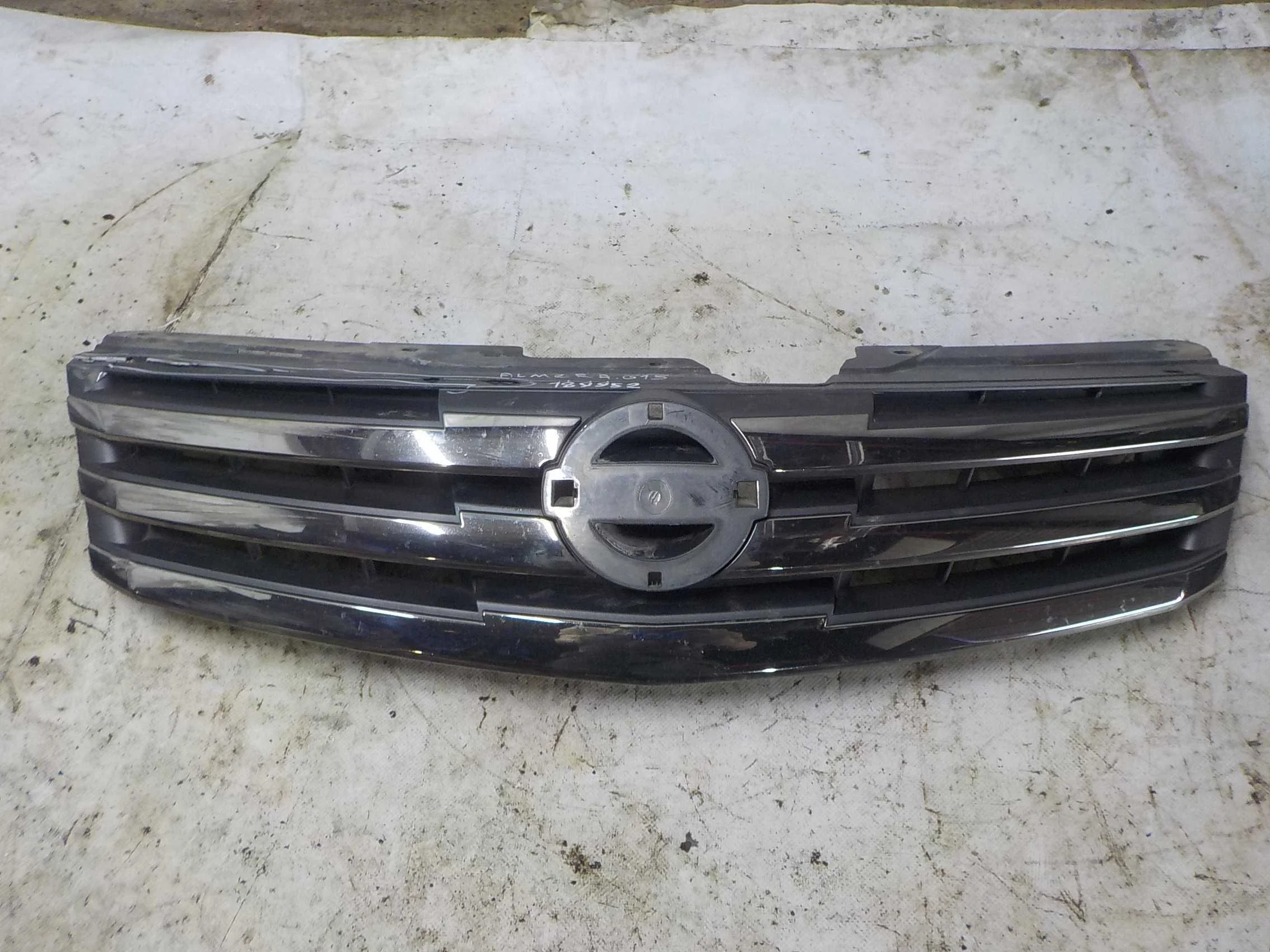 решетка радиатора NISSAN ALMERA