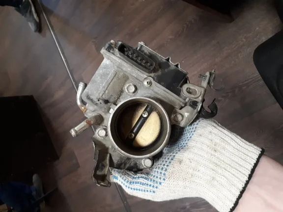 дроссельная заслонка MITSUBISHI LANCER