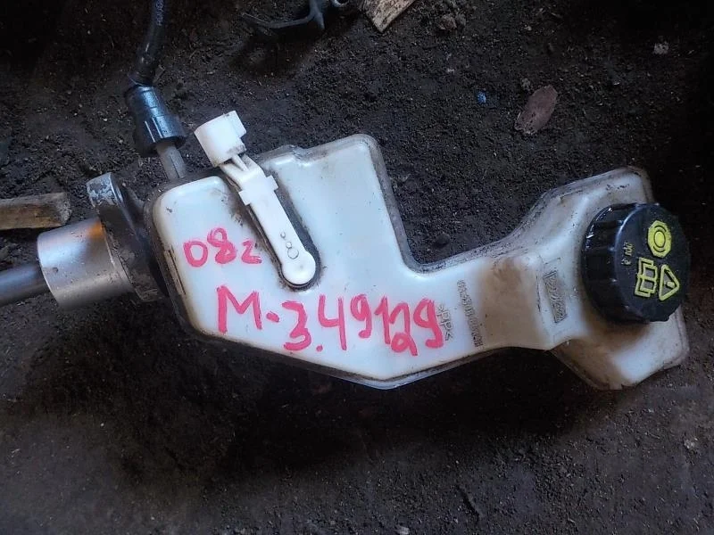 главный тормозной цилиндр MAZDA 3