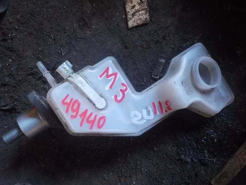 главный тормозной цилиндр MAZDA 3