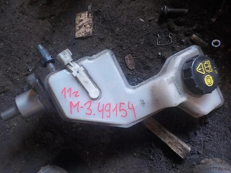 главный тормозной цилиндр MAZDA 3
