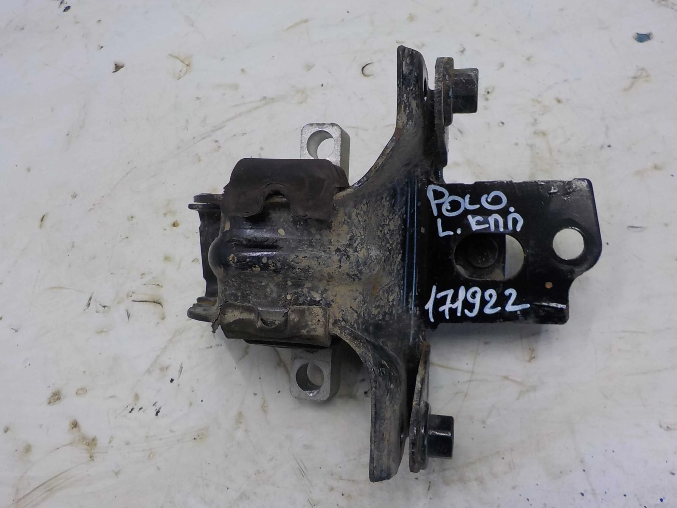 опора кпп VOLKSWAGEN POLO