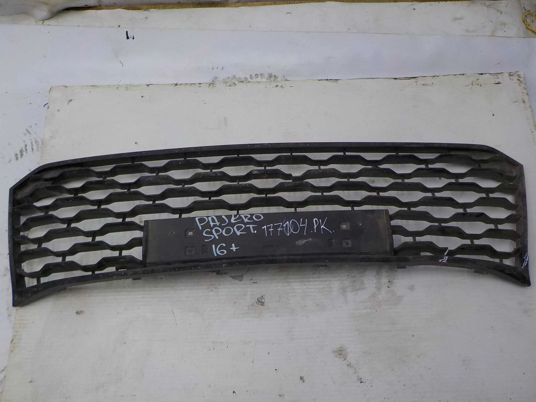 решетка бампера MITSUBISHI PAJERO