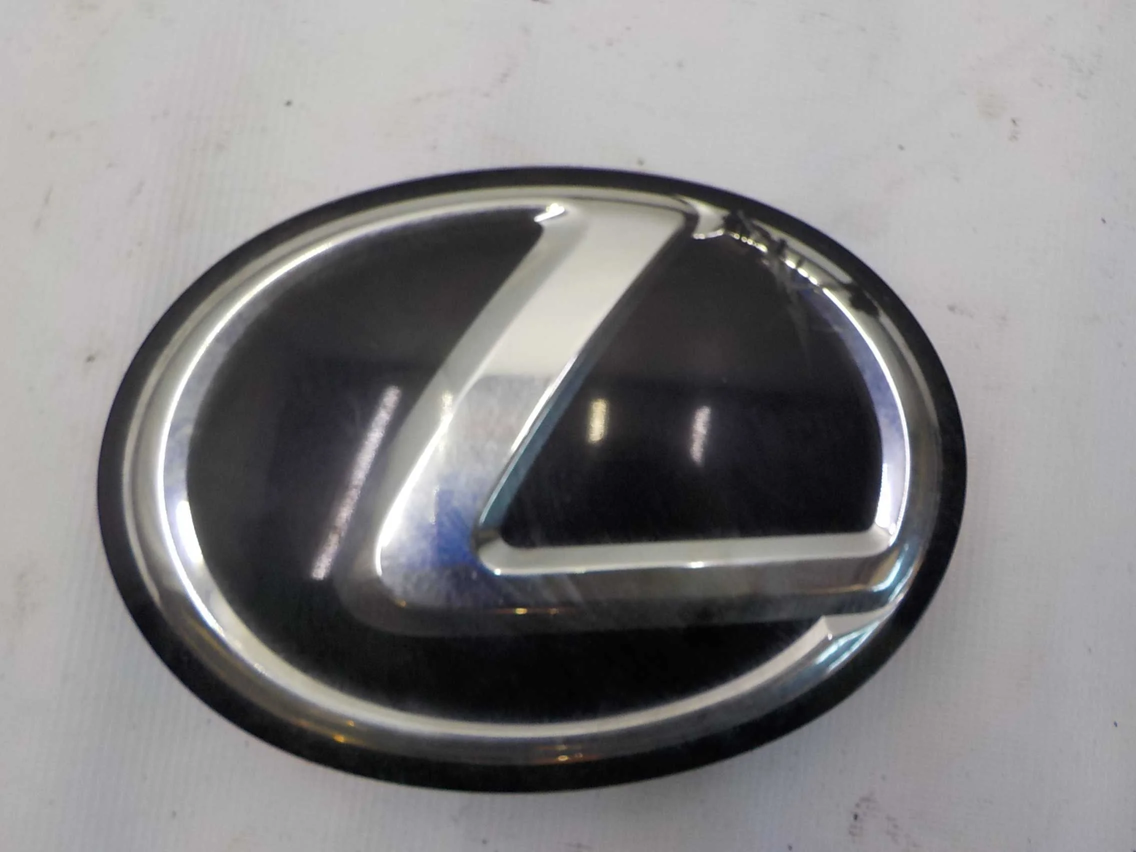 ЭМБЛЕМА LEXUS RX