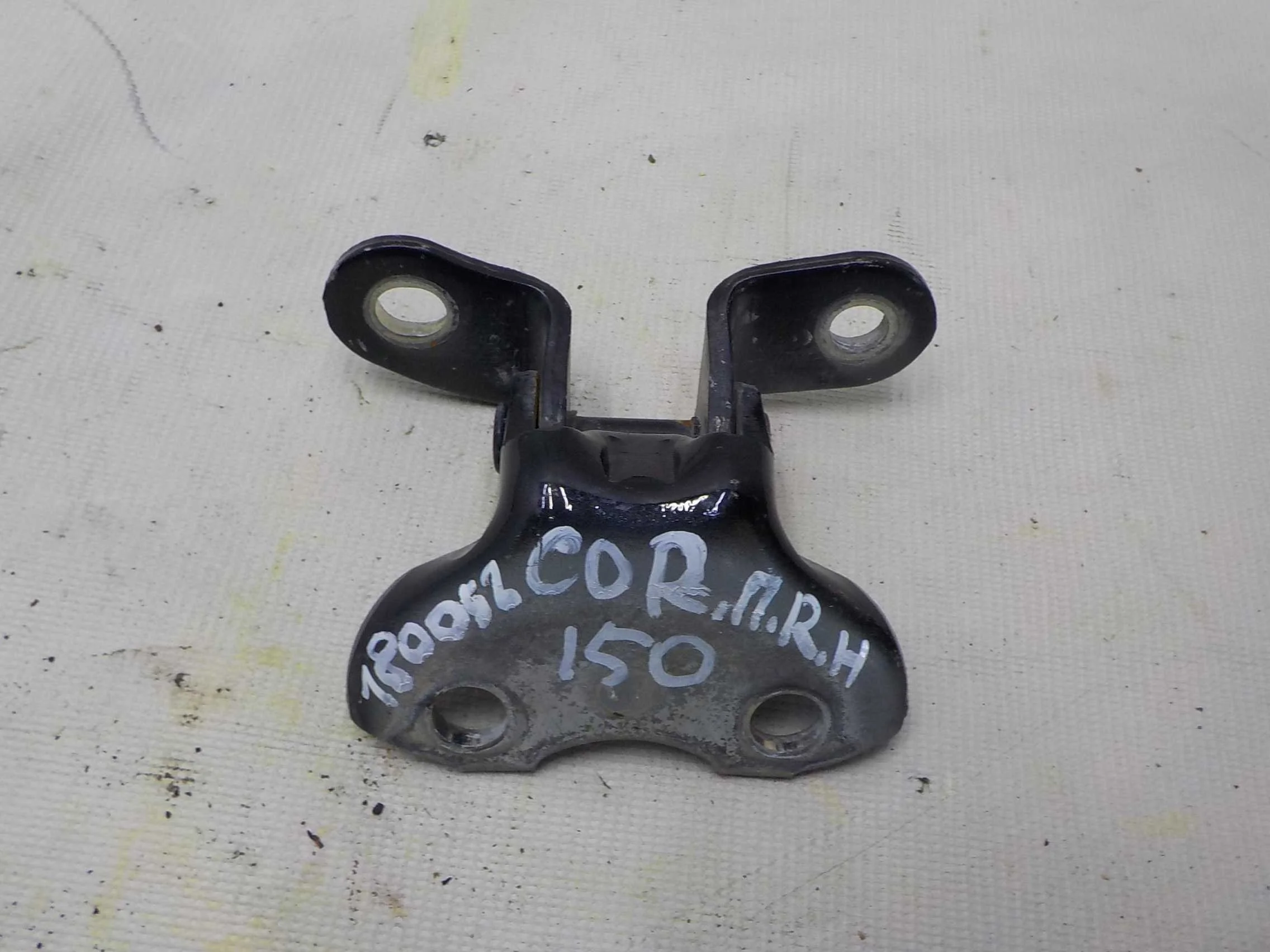 петля двери TOYOTA COROLLA 150