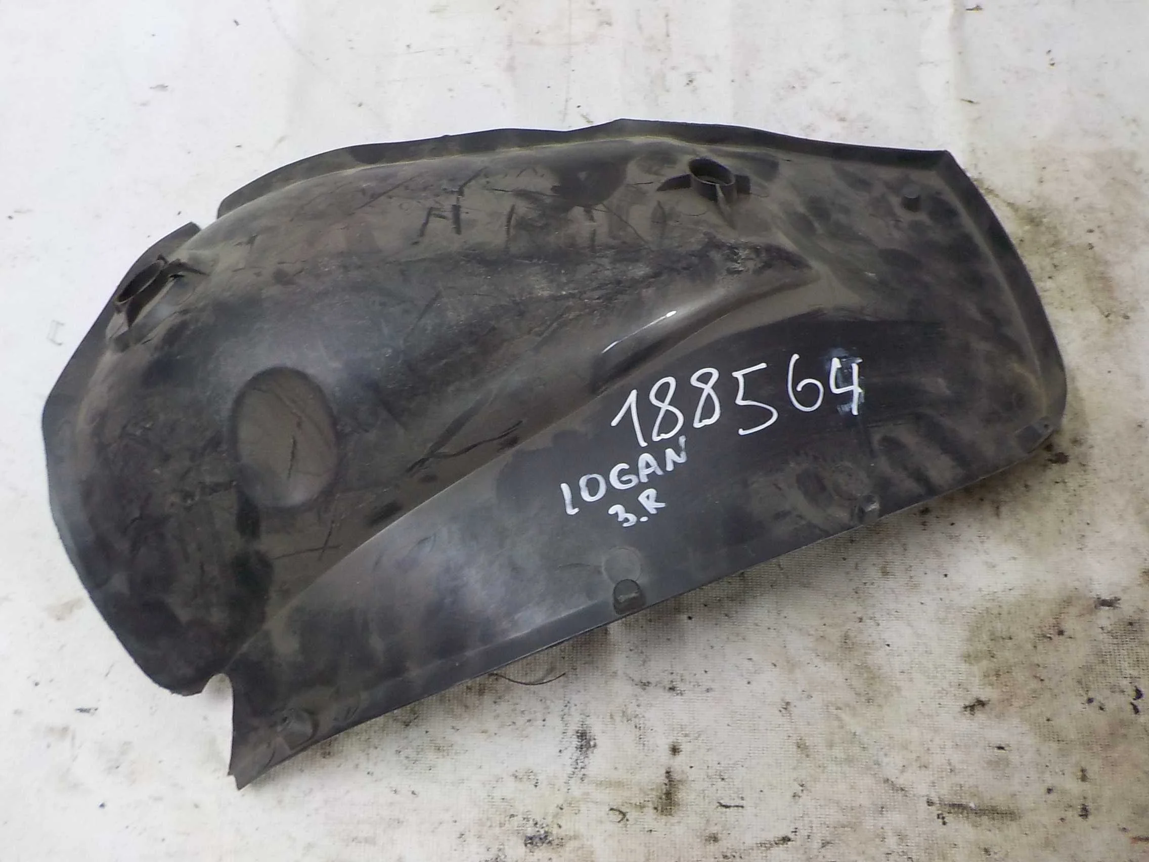 подкрылок RENAULT LOGAN