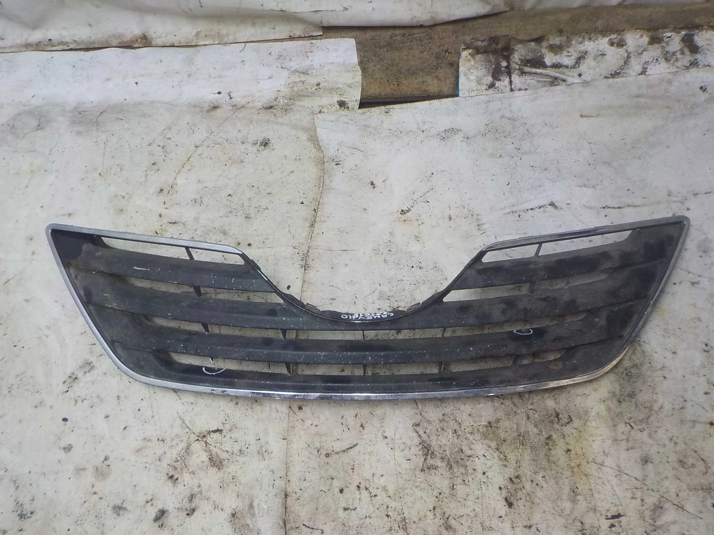 решетка радиатора TOYOTA CAMRY 40