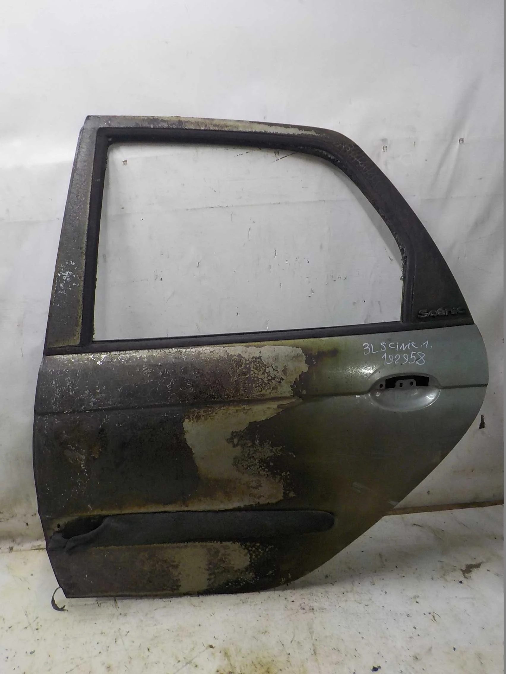 дверь RENAULT SCENIC