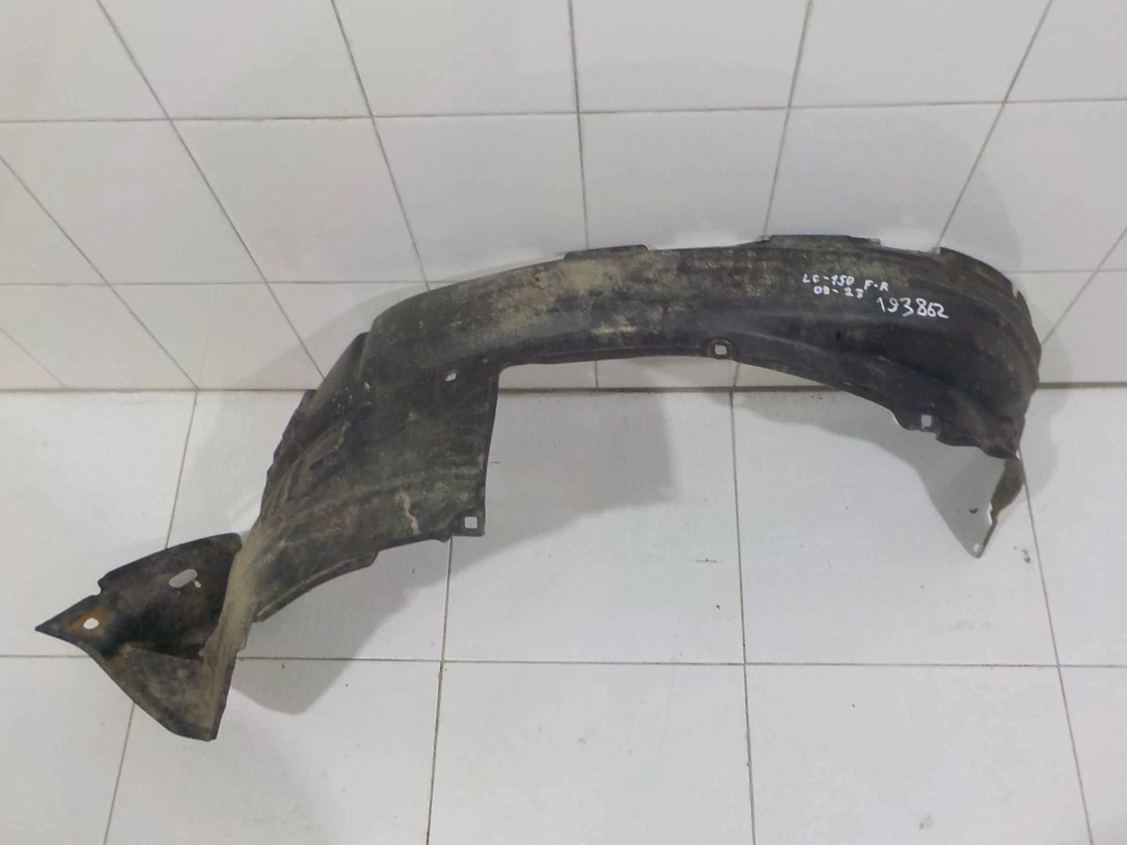 подкрылок TOYOTA LAND CRUISER