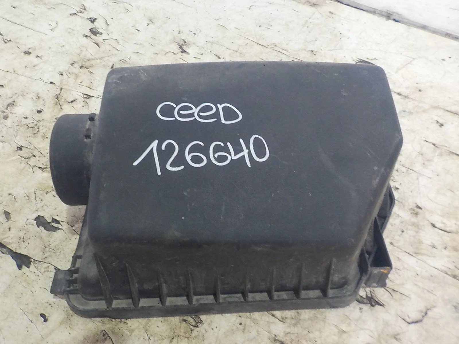 корпус воздушного фильтра KIA ceed