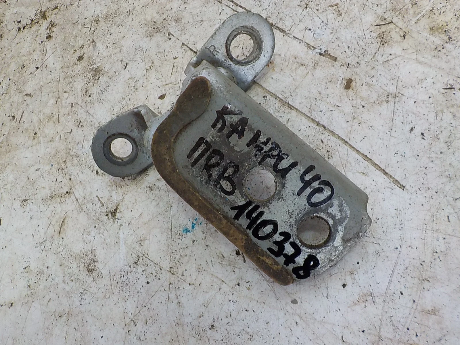 петля двери TOYOTA CAMRY 40