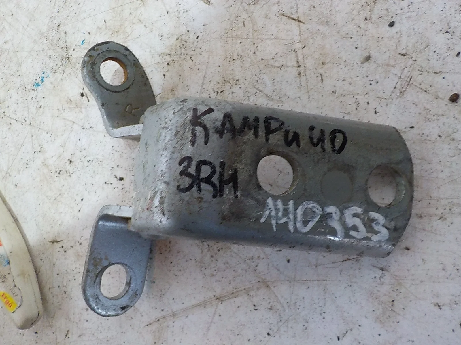 петля двери TOYOTA CAMRY 40