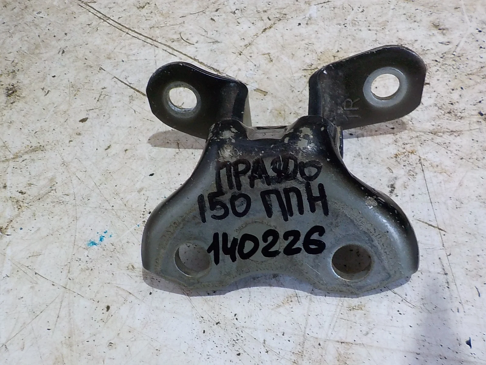 петля двери TOYOTA LAND CRUISER