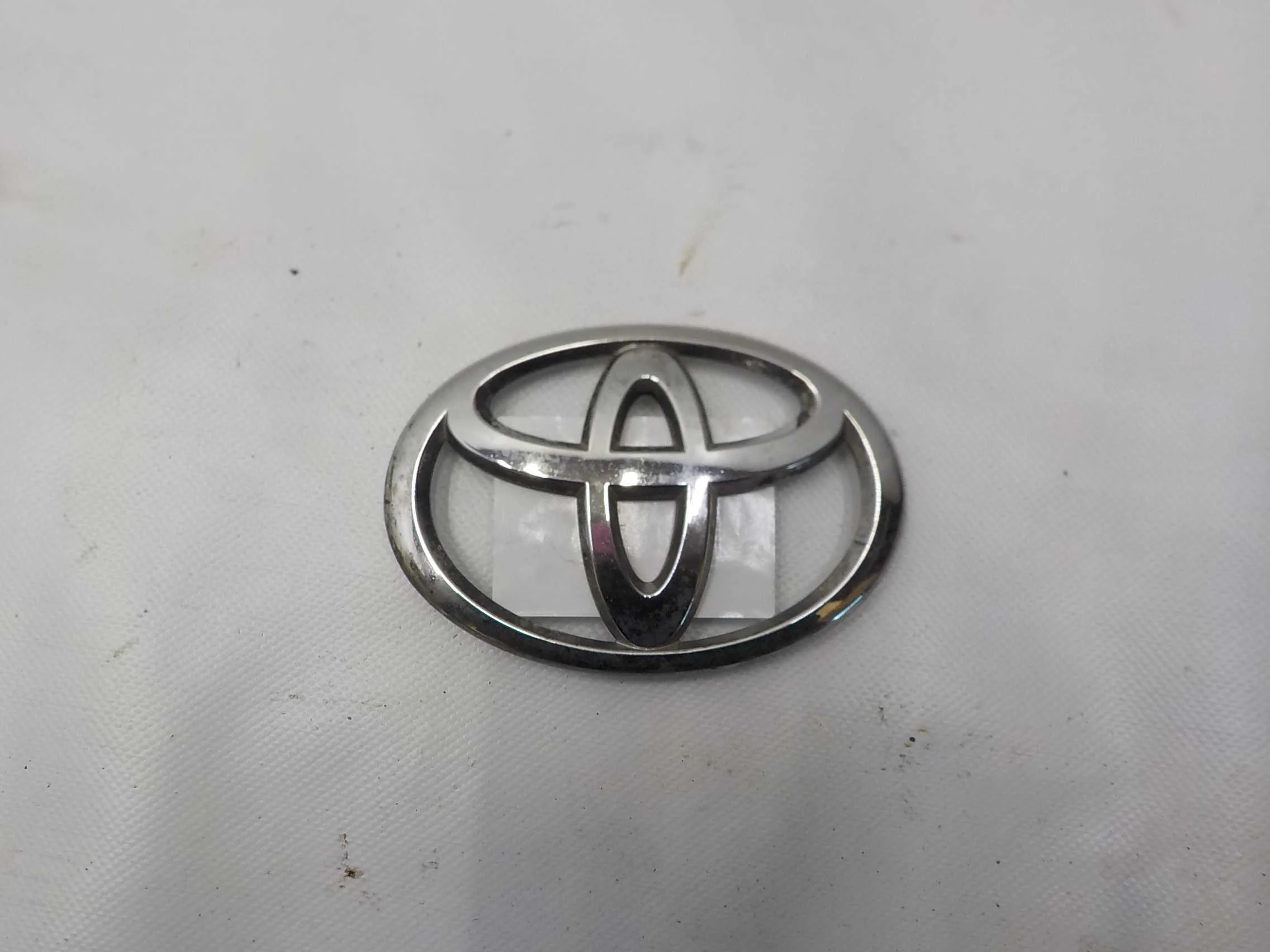 ЭМБЛЕМА TOYOTA RAV4