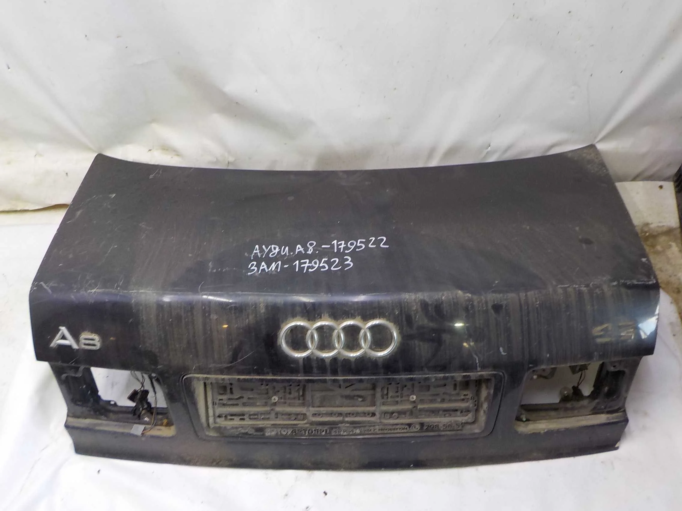 крышка багажника AUDI A8
