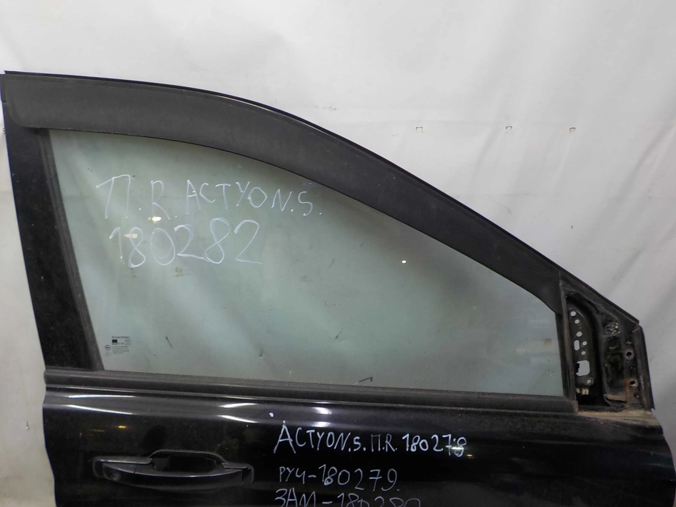 стекло SSANGYONG ACTYON